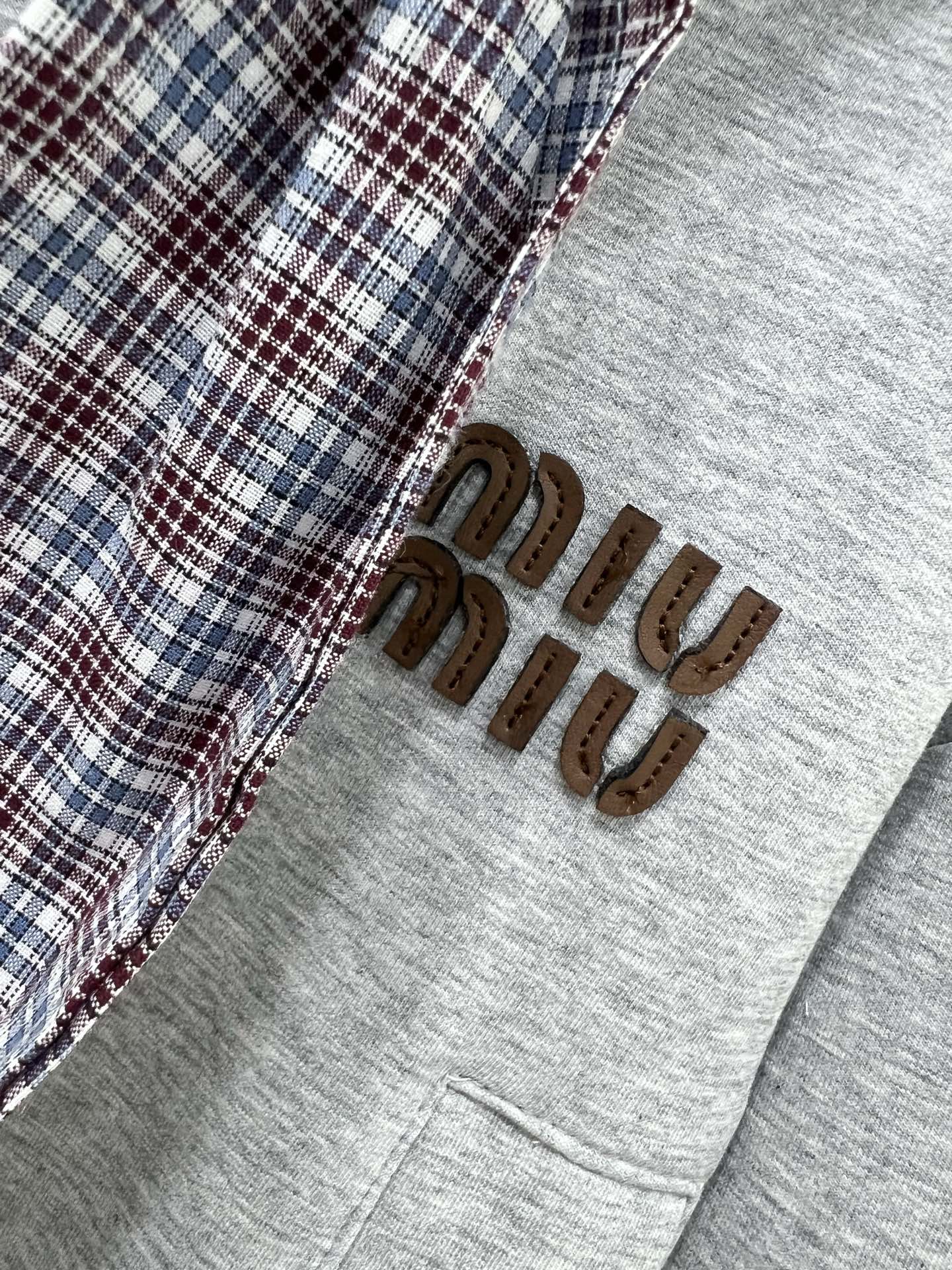 🔥🔥miumi*25新款气质假两件设计拼色卫衣套装！复古风甜妹减龄运动少女连帽外套搭配超短半裙一套上身绝