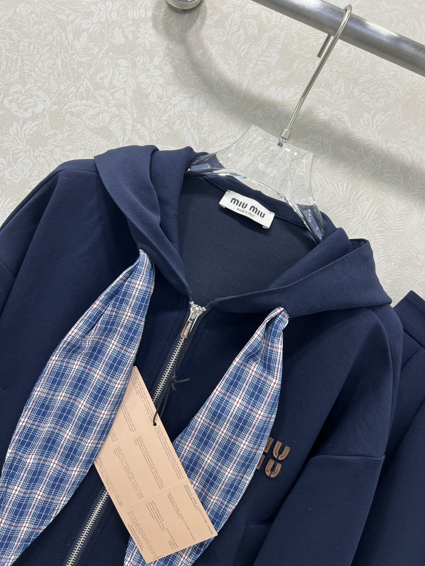 🔥🔥miumi*25新款气质假两件设计拼色卫衣套装！复古风甜妹减龄运动少女连帽外套搭配超短半裙一套上身绝