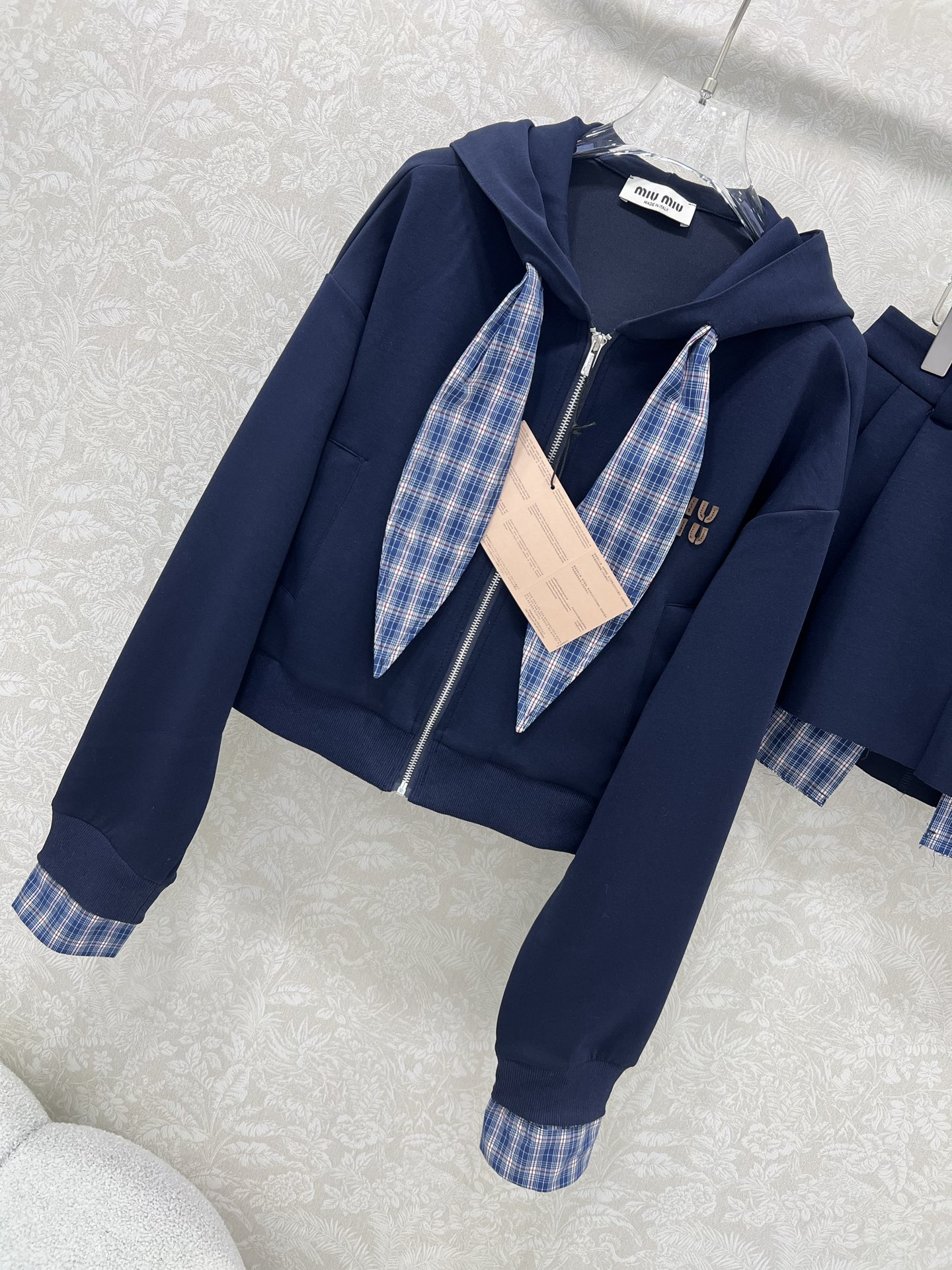 🔥🔥miumi*25新款气质假两件设计拼色卫衣套装！复古风甜妹减龄运动少女连帽外套搭配超短半裙一套上身绝