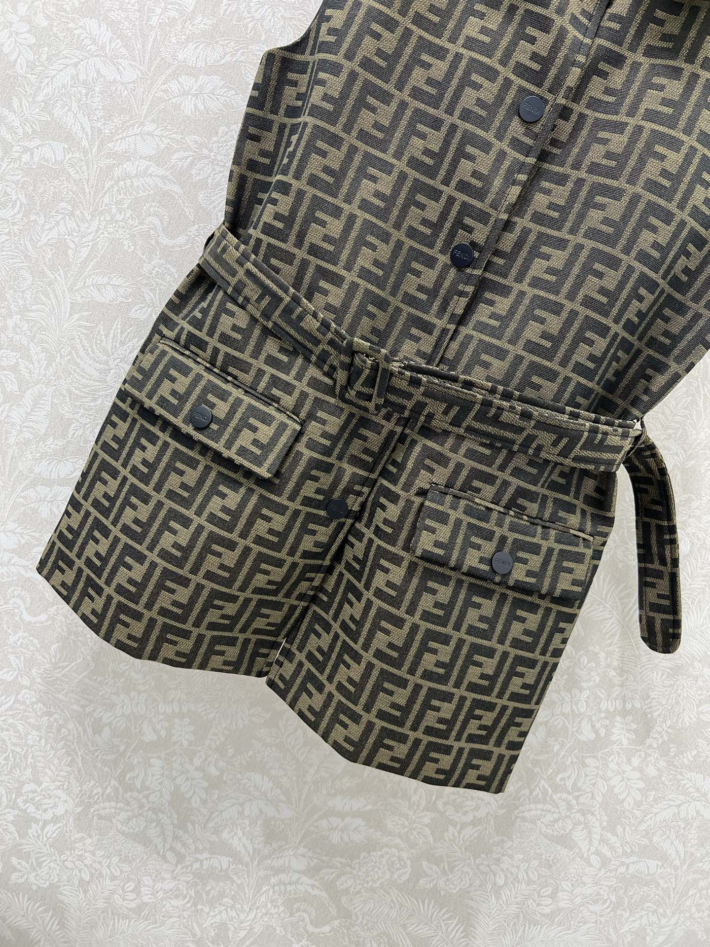 🔥🔥FEND*25新款老花腰带马甲外套   定制YB进口提花面料保证成衣挺括感  贴肤也极具舒适    