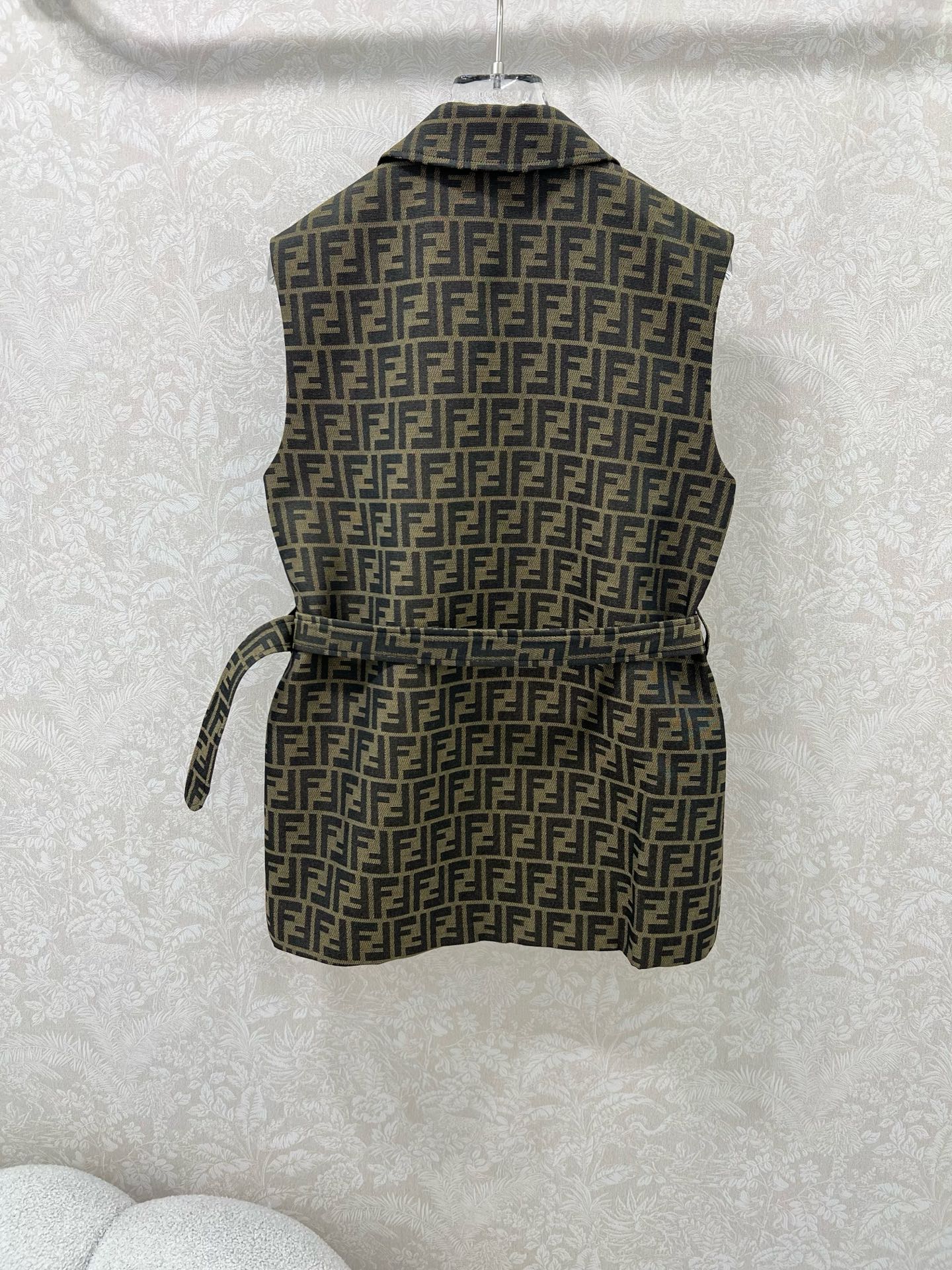 🔥🔥FEND*25新款老花腰带马甲外套   定制YB进口提花面料保证成衣挺括感  贴肤也极具舒适    