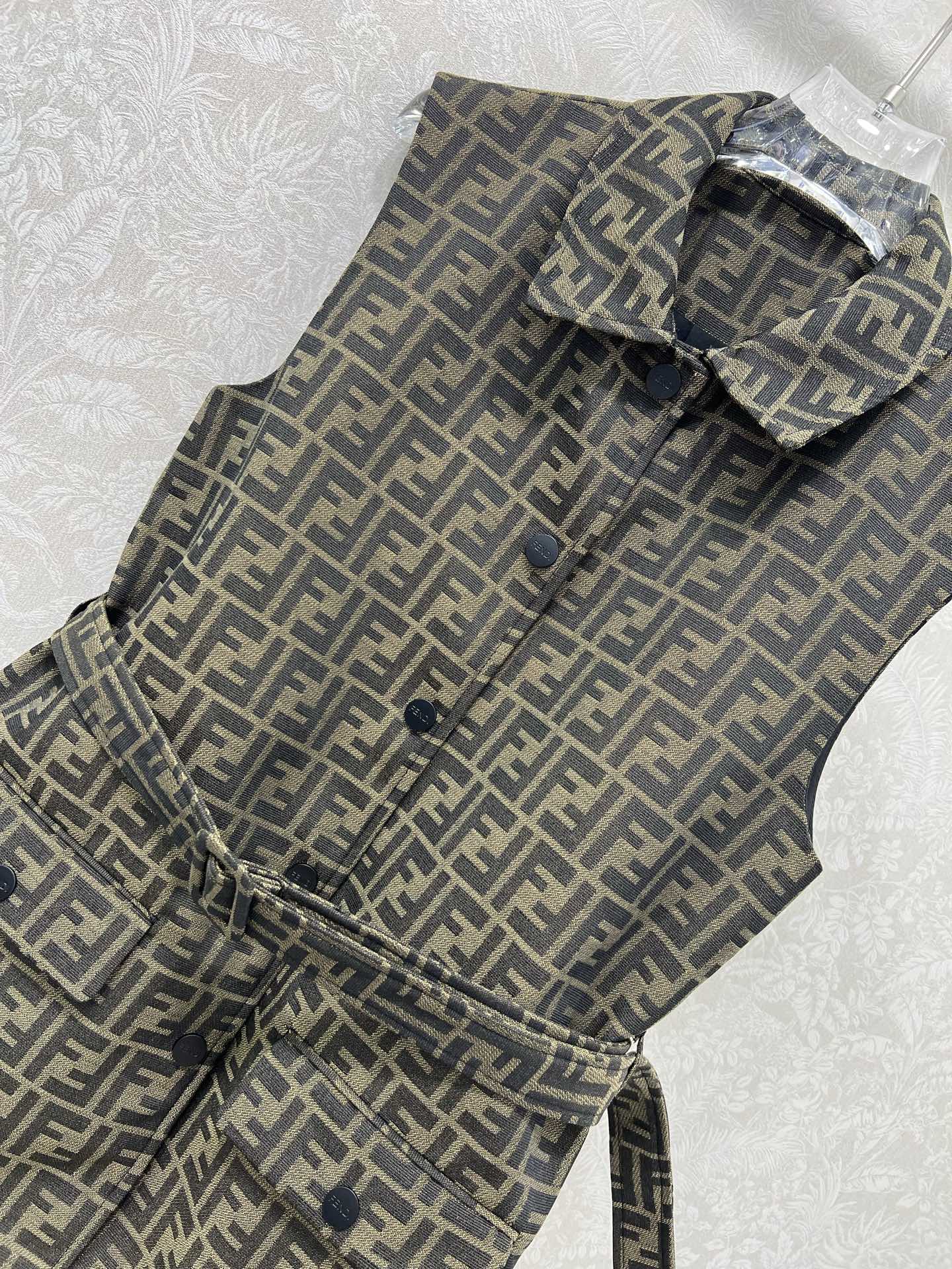 🔥🔥FEND*25新款老花腰带马甲外套   定制YB进口提花面料保证成衣挺括感  贴肤也极具舒适    