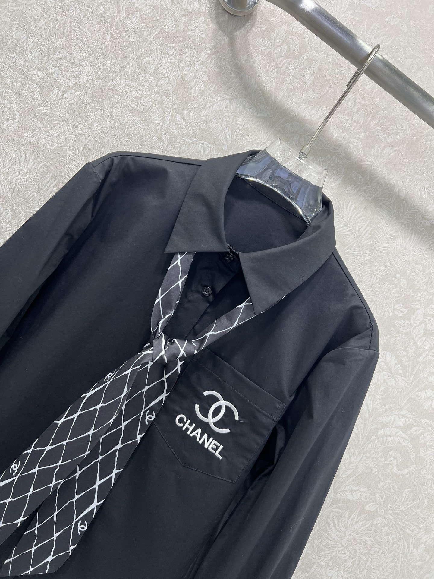 🔥🔥chan*l 25新款翻领长袖配丝巾衬衣 定制双c印花丝巾 可拆卸单独搭配 全新定制YB棉 前排扣设