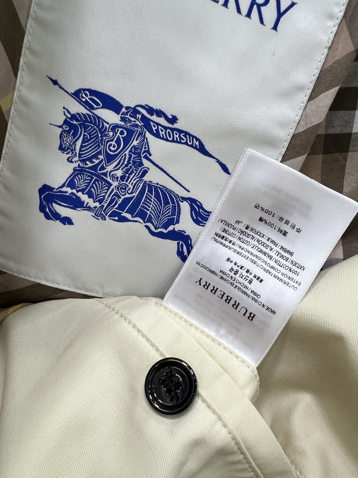 新出颜色🔥🔥Burber*y 25新款长款风衣外套 能传承几代的经典风衣，英伦风尚长款风衣 今年这款爆款