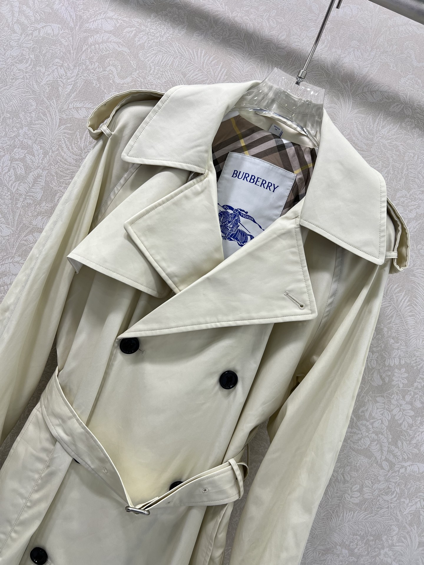 新出颜色🔥🔥Burber*y 25新款长款风衣外套 能传承几代的经典风衣，英伦风尚长款风衣 今年这款爆款