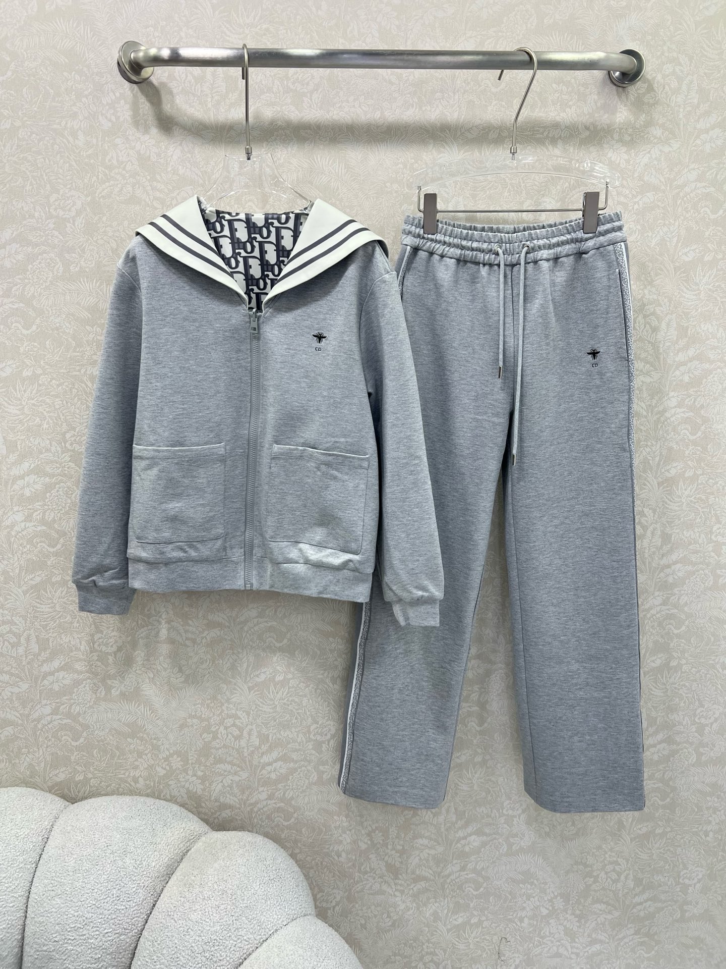 外套双面可穿🔥🔥 DIO*迪/奥25新款套装双面海军风披肩拉链外套➕阔腿长裤的组合  外套小蜜蜂绣花 内