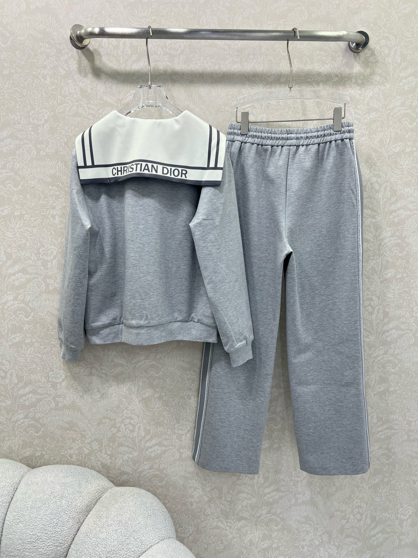 🔥🔥 DIO*迪/奥25新款套装双面海军风披肩拉链外套➕阔腿长裤的组合  外套小蜜蜂绣花 内里经典老花字