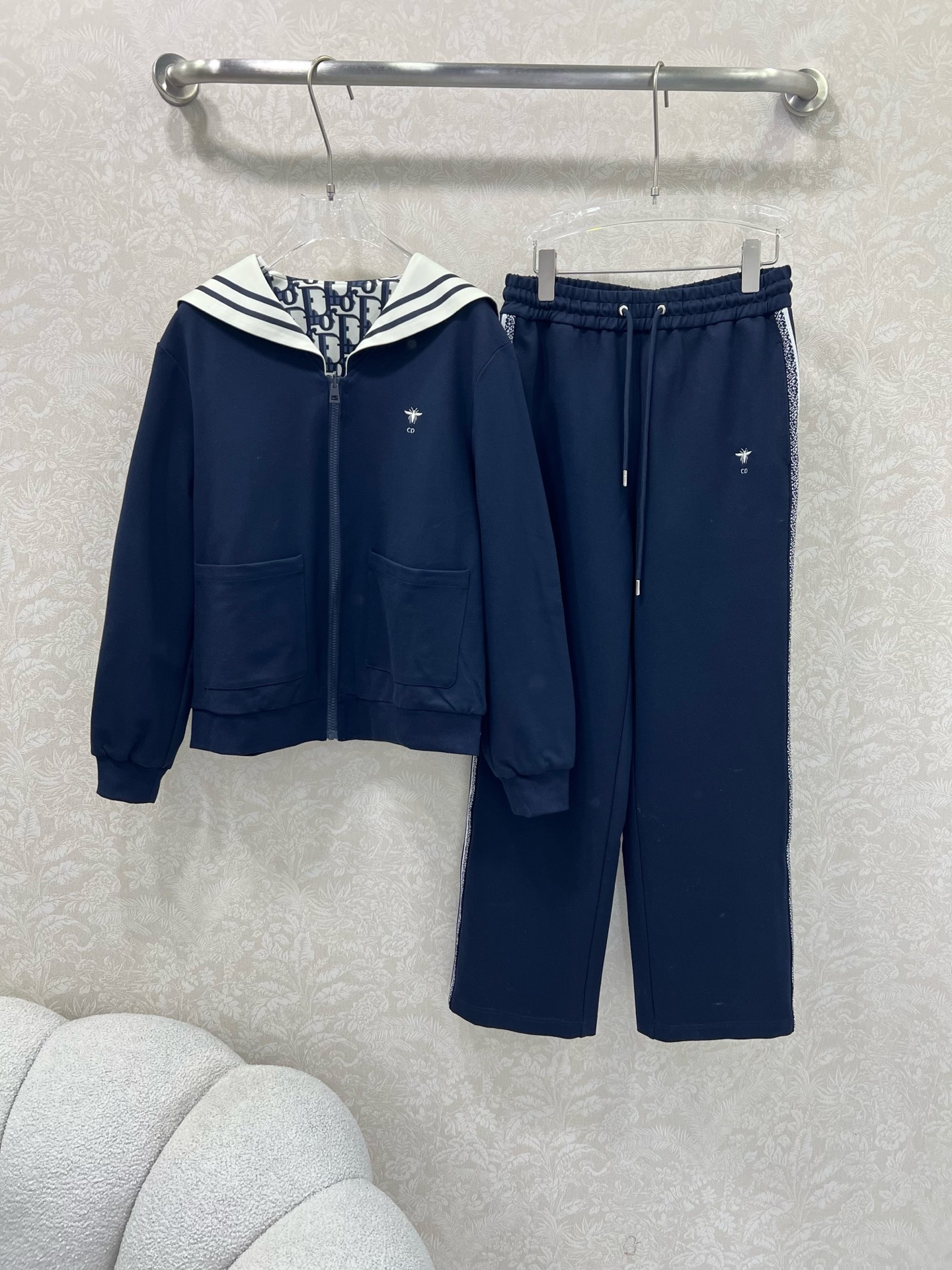 外套双面🔥🔥 DIO*迪/奥25新款套装双面海军风披肩拉链外套➕阔腿长裤的组合  外套小蜜蜂绣花 内里经