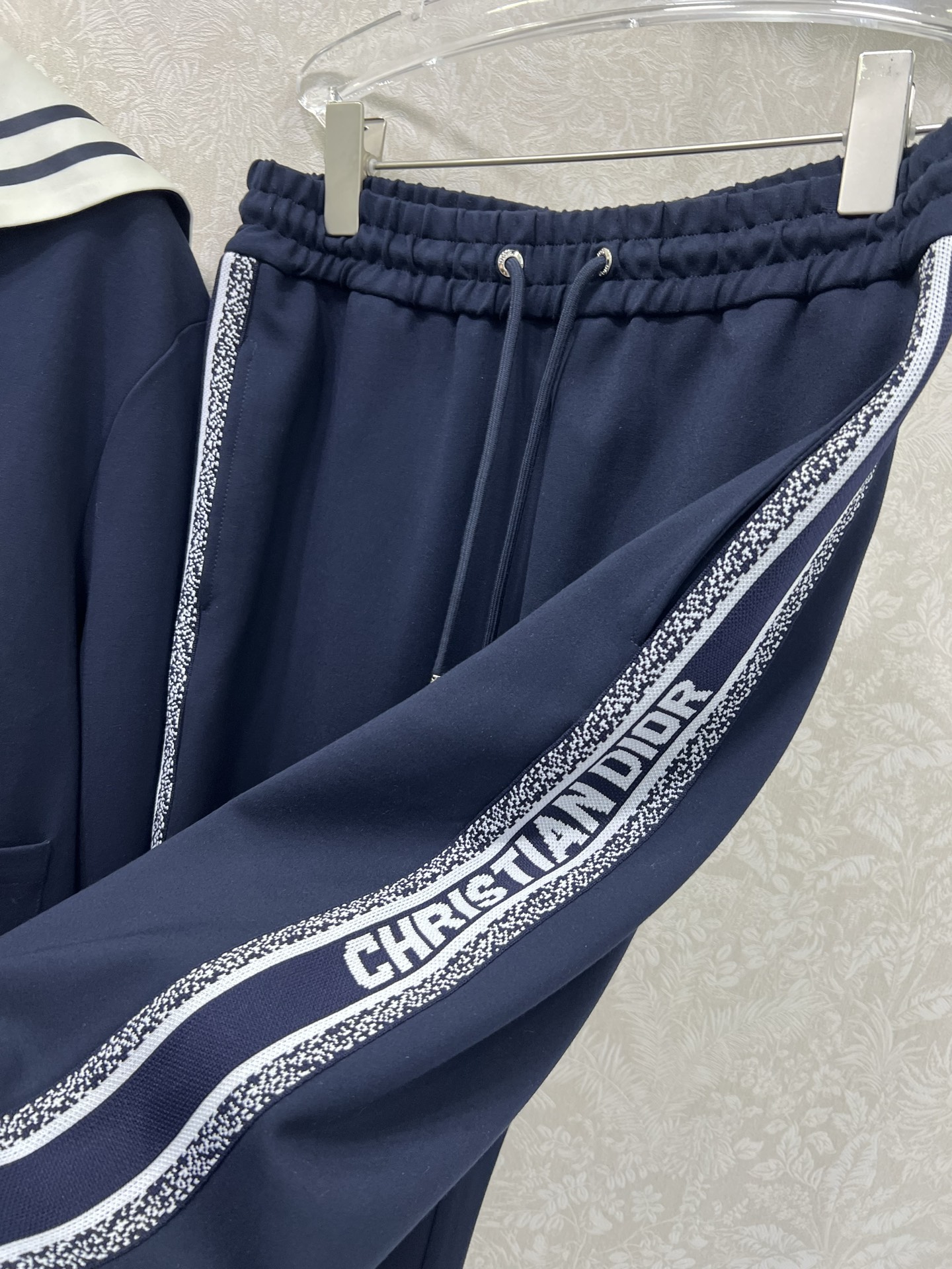 🔥🔥 DIO*迪/奥25新款套装双面海军风披肩拉链外套➕阔腿长裤的组合  外套小蜜蜂绣花 内里经典老花字