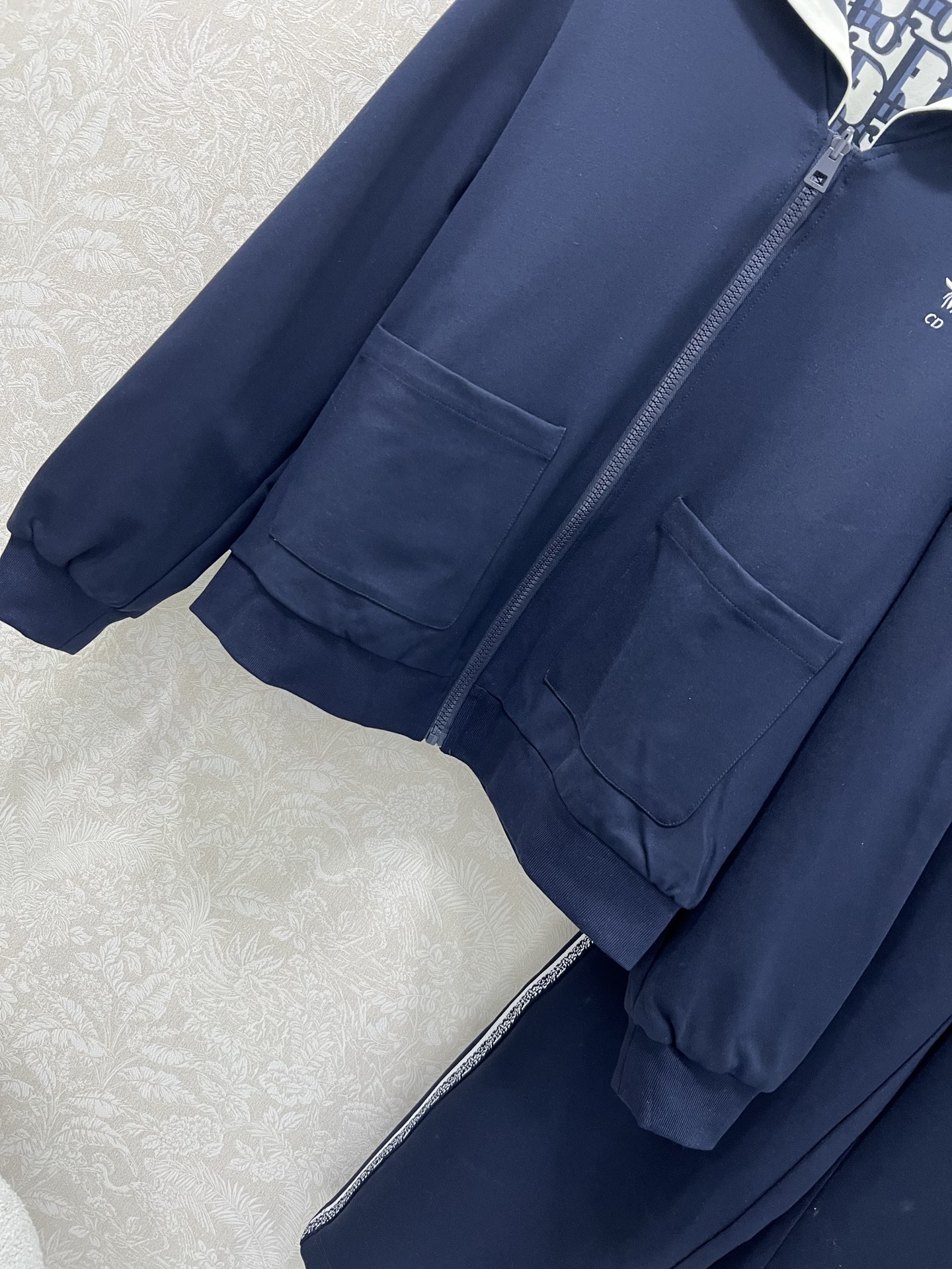 🔥🔥 DIO*迪/奥25新款套装双面海军风披肩拉链外套➕阔腿长裤的组合  外套小蜜蜂绣花 内里经典老花字