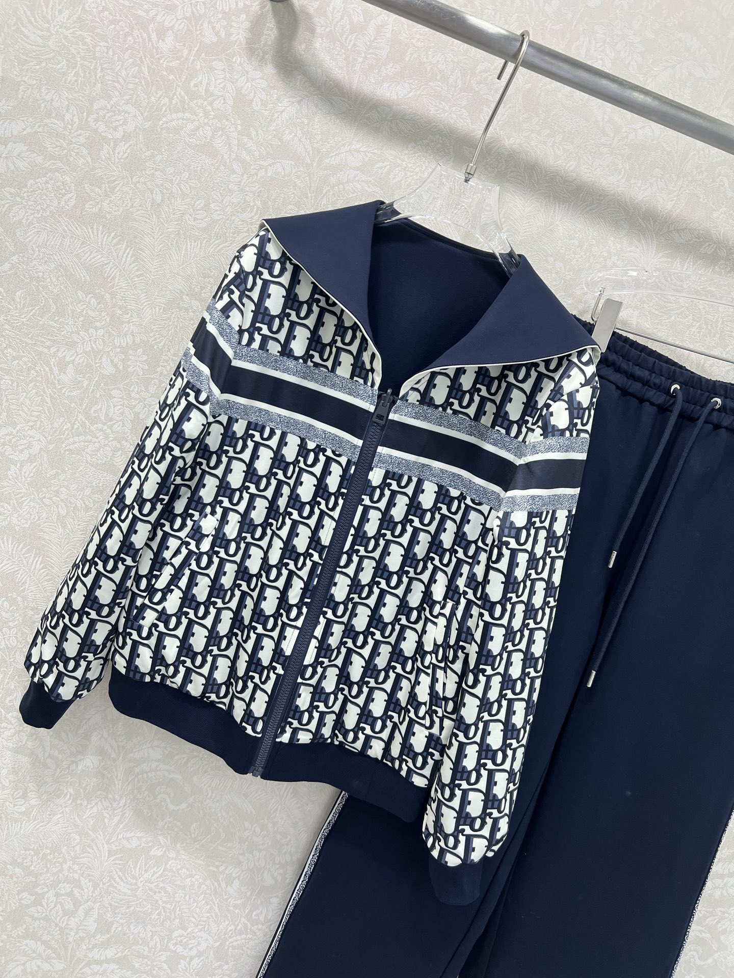 外套双面🔥🔥 DIO*迪/奥25新款套装双面海军风披肩拉链外套➕阔腿长裤的组合  外套小蜜蜂绣花 内里经