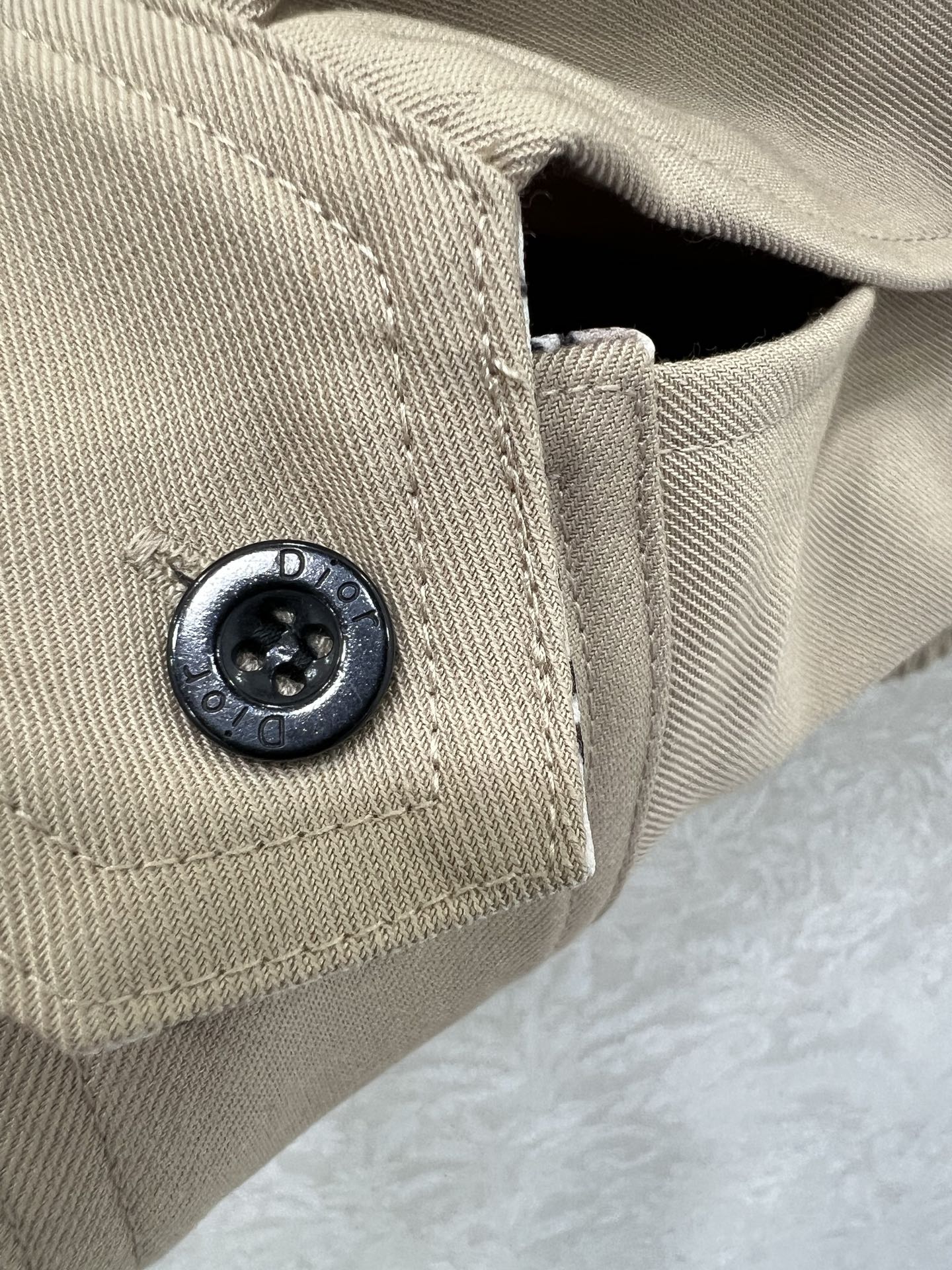 🔥🔥Dio*25早秋新款夹克外套  翻领拉链夹克超有型！定制五金中山小蜜蜂刺绣袖口卷边拼接老花装饰   