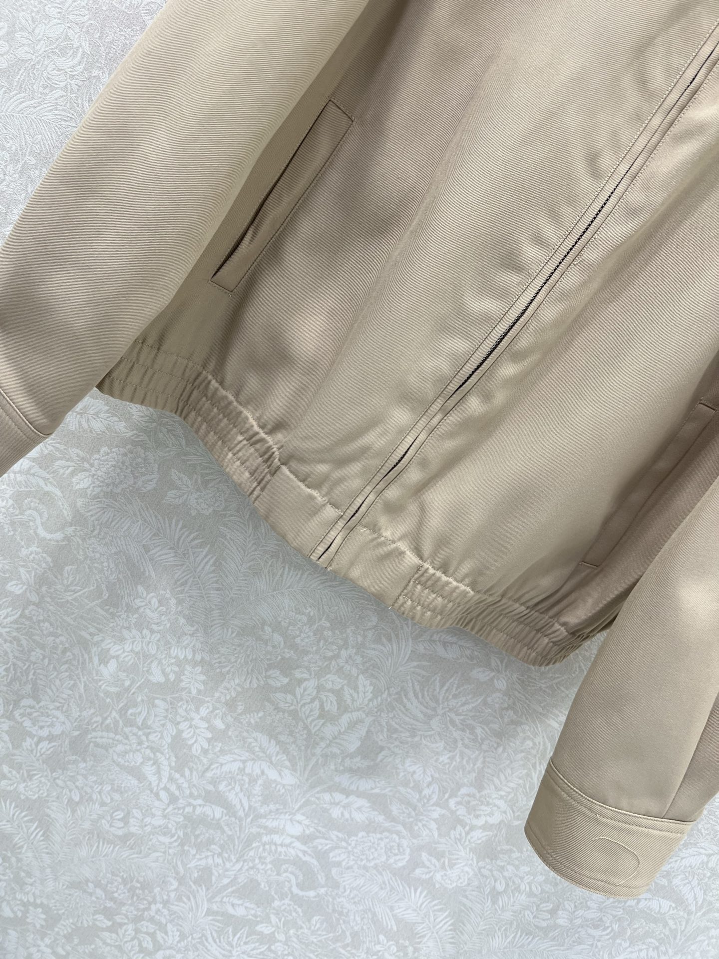 🔥🔥Dio*25早秋新款夹克外套  翻领拉链夹克超有型！定制五金中山小蜜蜂刺绣袖口卷边拼接老花装饰   