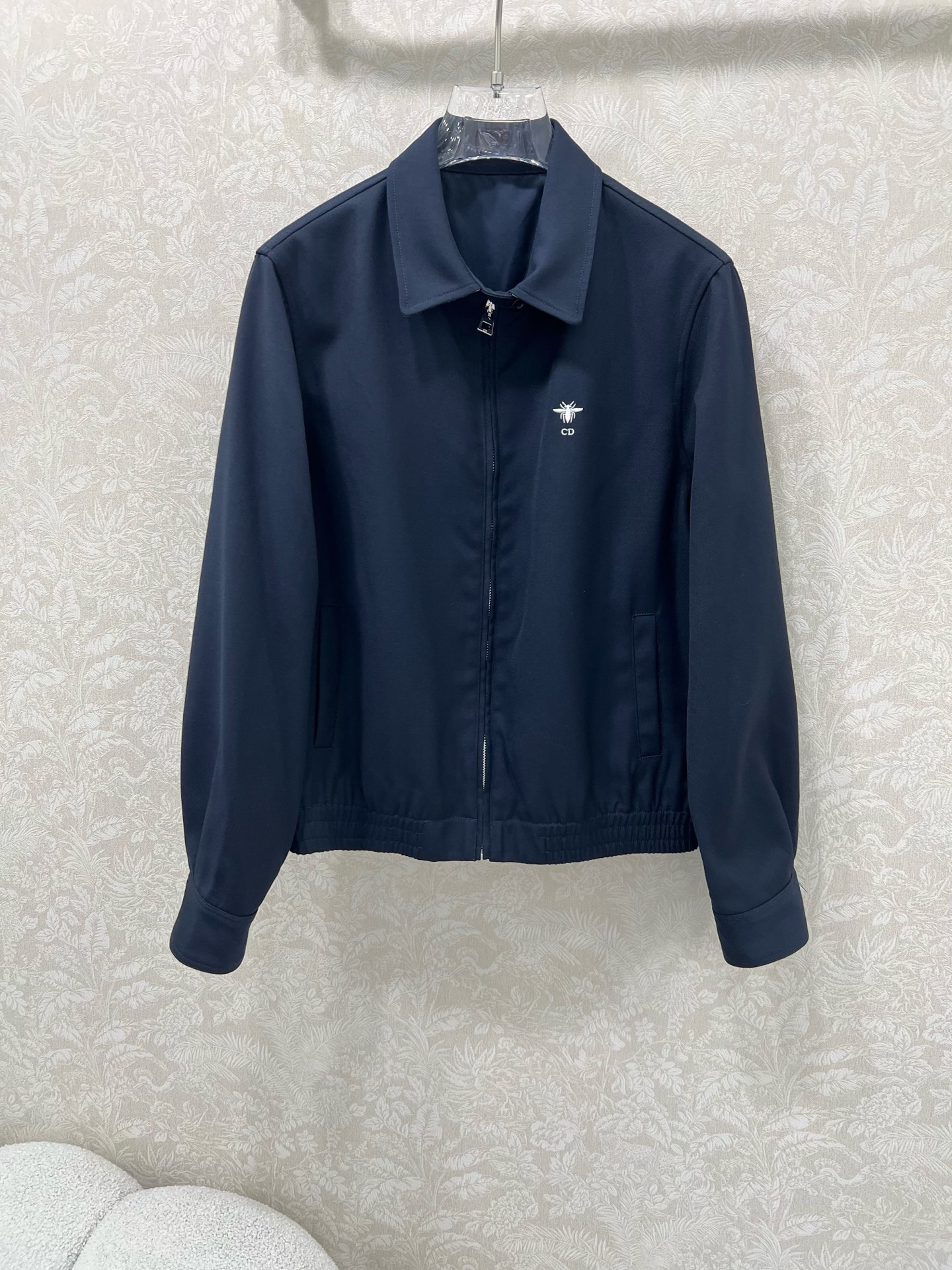 🔥🔥Dio*25早秋新款夹克外套  翻领拉链夹克超有型！定制五金中山小蜜蜂刺绣袖口卷边拼接老花装饰   