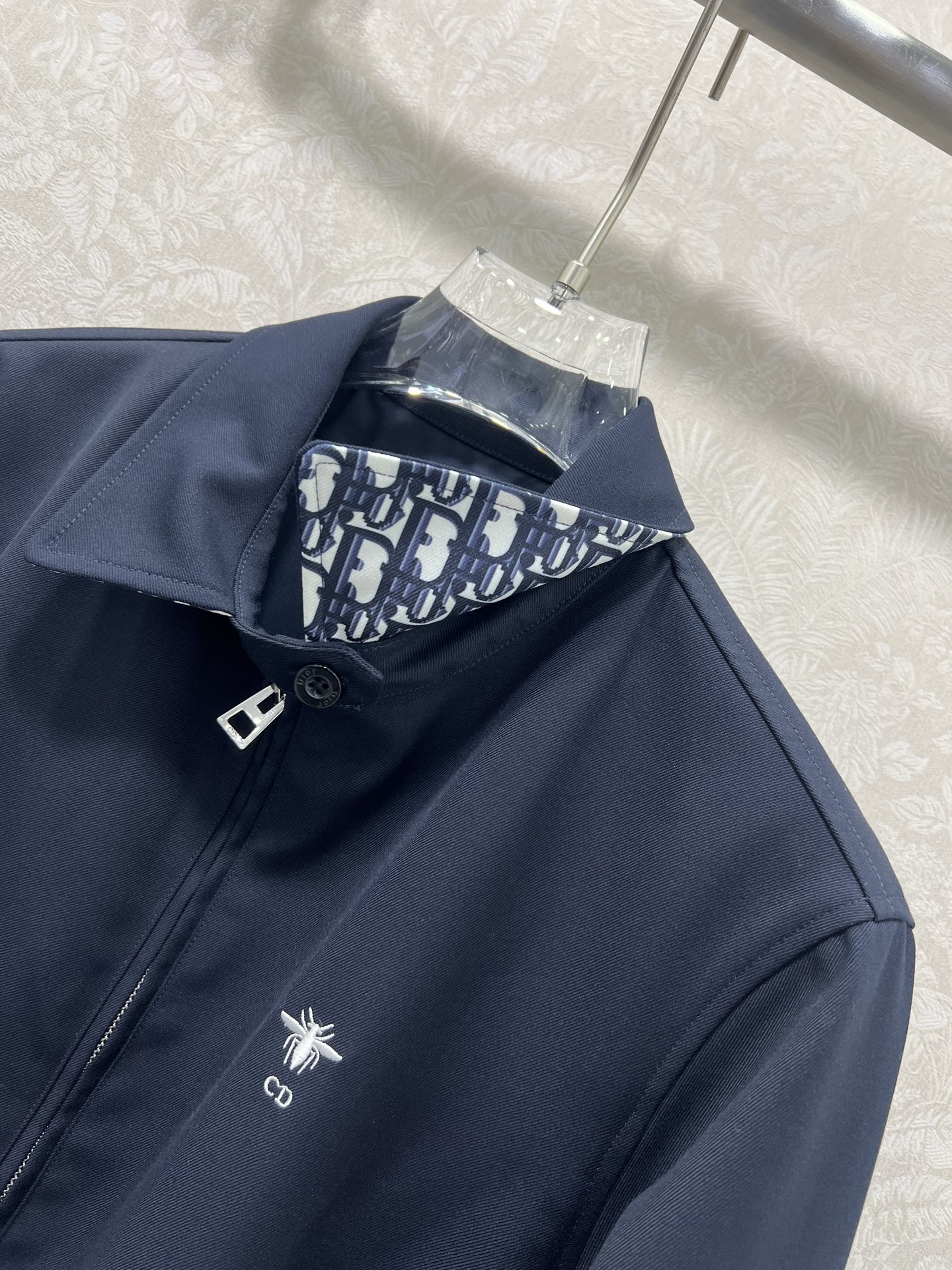 🔥🔥Dio*25早秋新款夹克外套  翻领拉链夹克超有型！定制五金中山小蜜蜂刺绣袖口卷边拼接老花装饰   