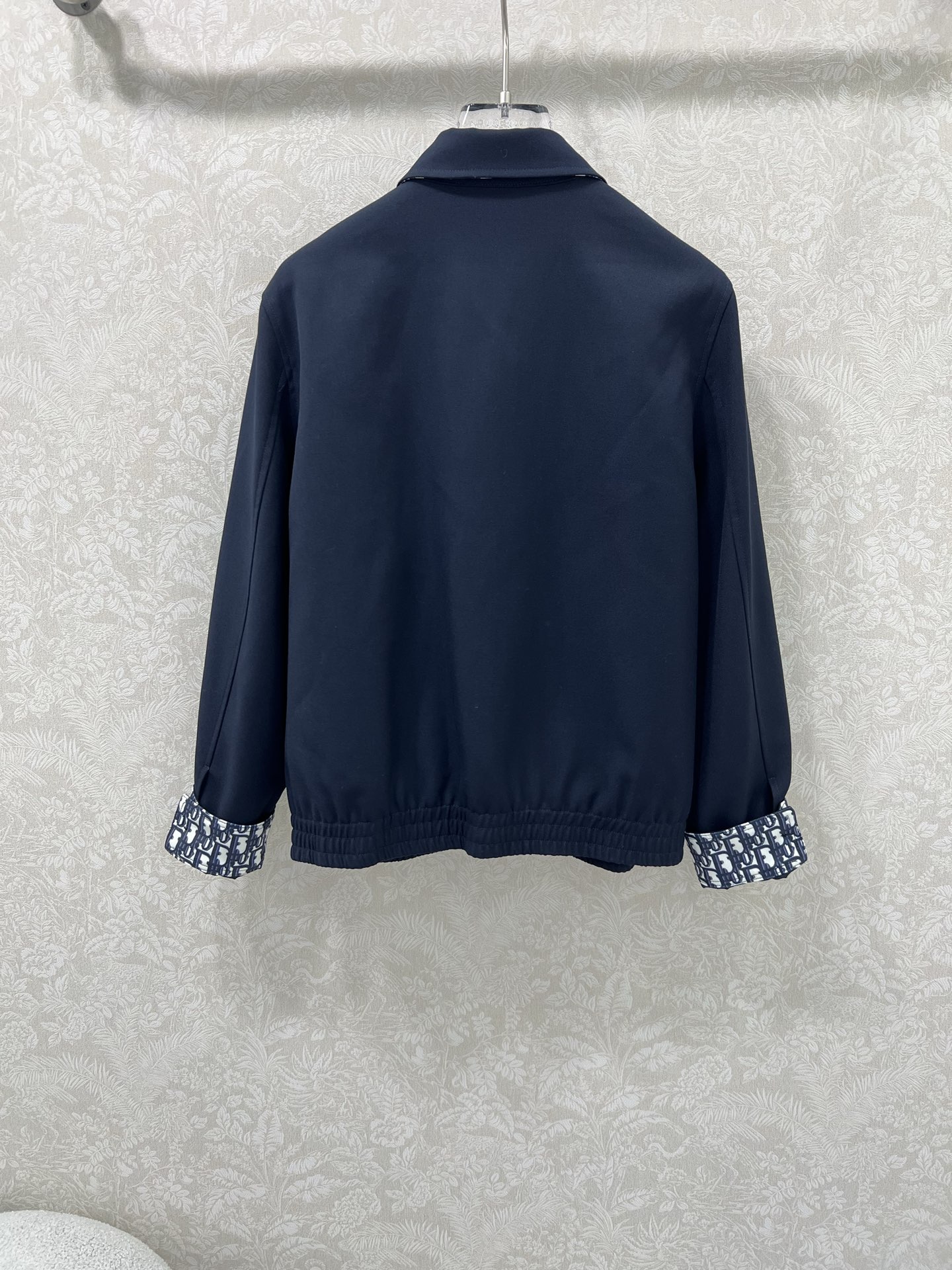 🔥🔥Dio*25早秋新款夹克外套  翻领拉链夹克超有型！定制五金中山小蜜蜂刺绣袖口卷边拼接老花装饰   