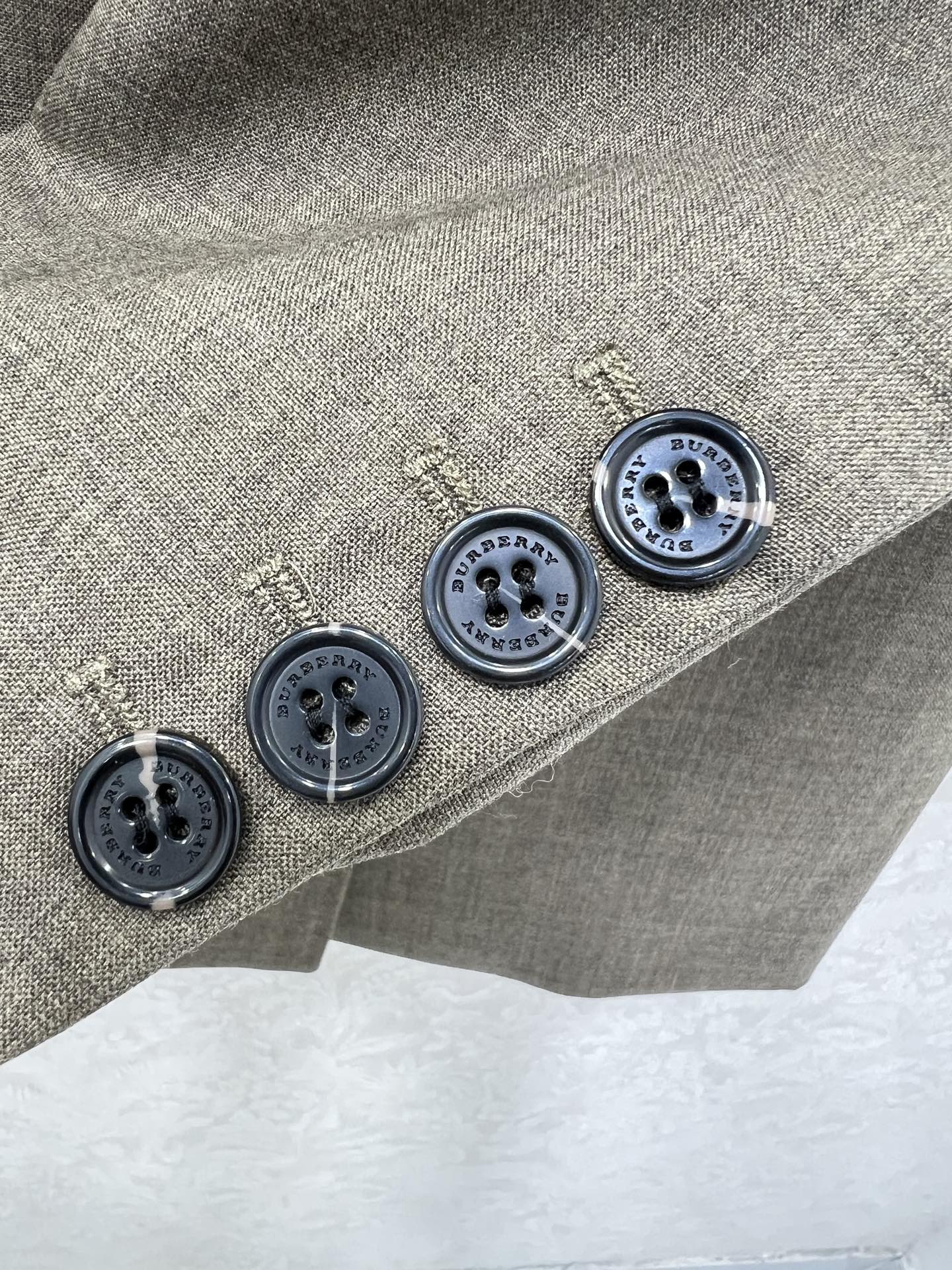 🔥🔥Burber*y25新款羊毛西装外套 行走的高定，长期主义老钱风穿搭，独家定制面料羊绒西装外套。进口