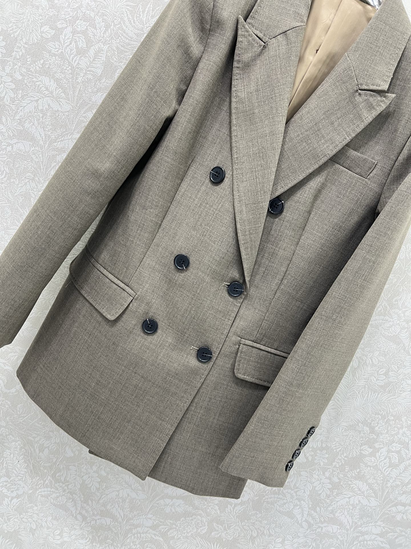 🔥🔥Burber*y25新款羊毛西装外套 行走的高定，长期主义老钱风穿搭，独家定制面料羊绒西装外套。进口