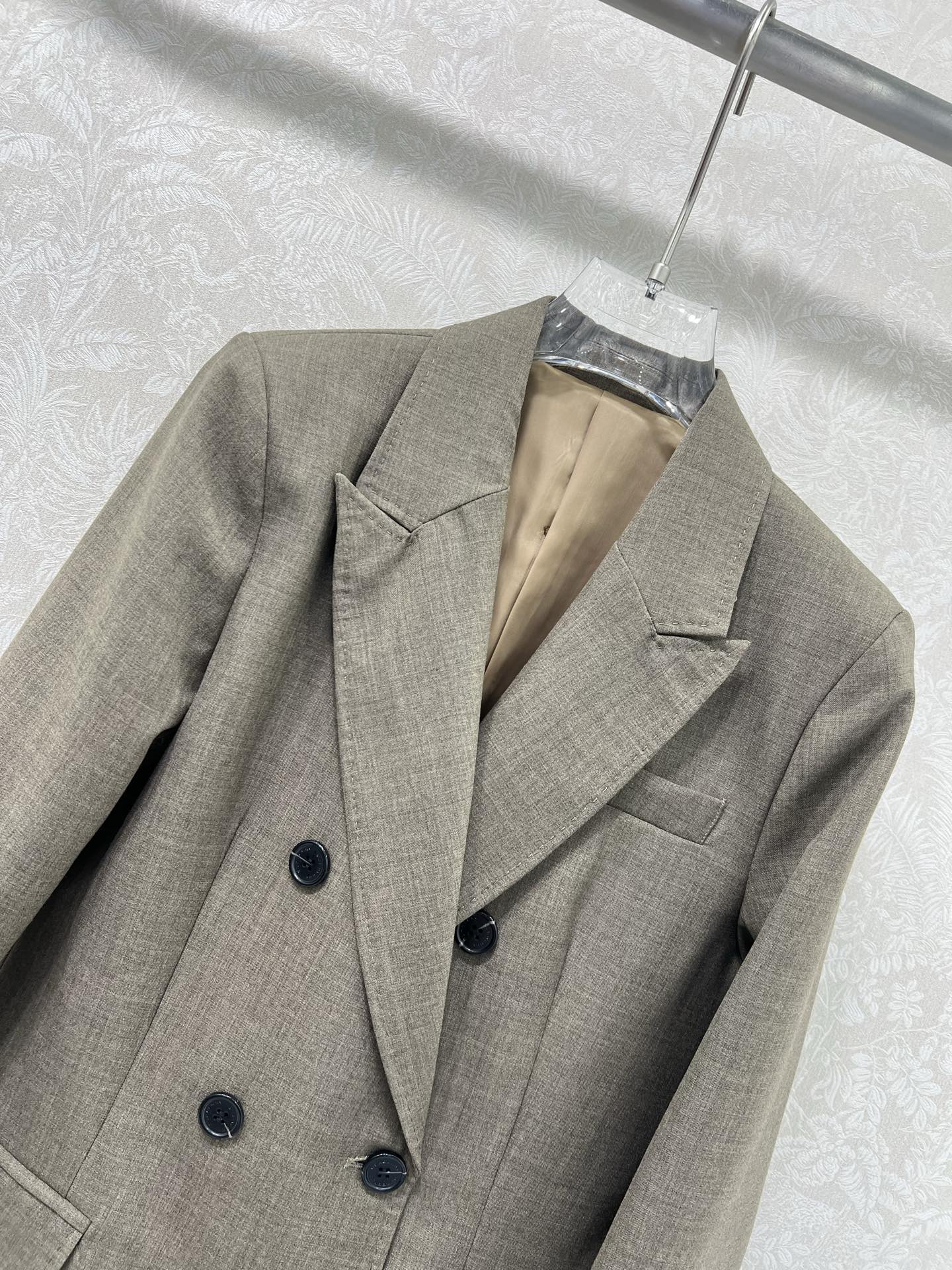 🔥🔥Burber*y25新款羊毛西装外套 行走的高定，长期主义老钱风穿搭，独家定制面料羊绒西装外套。进口