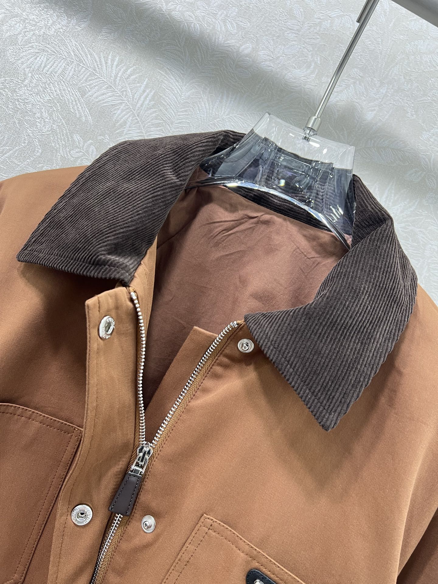 🔥🔥prad*25新款灯芯绒领翻领夹克外套  美拉德色系 单排扣经典三角标装饰 极简中透着高级，轮廓感超