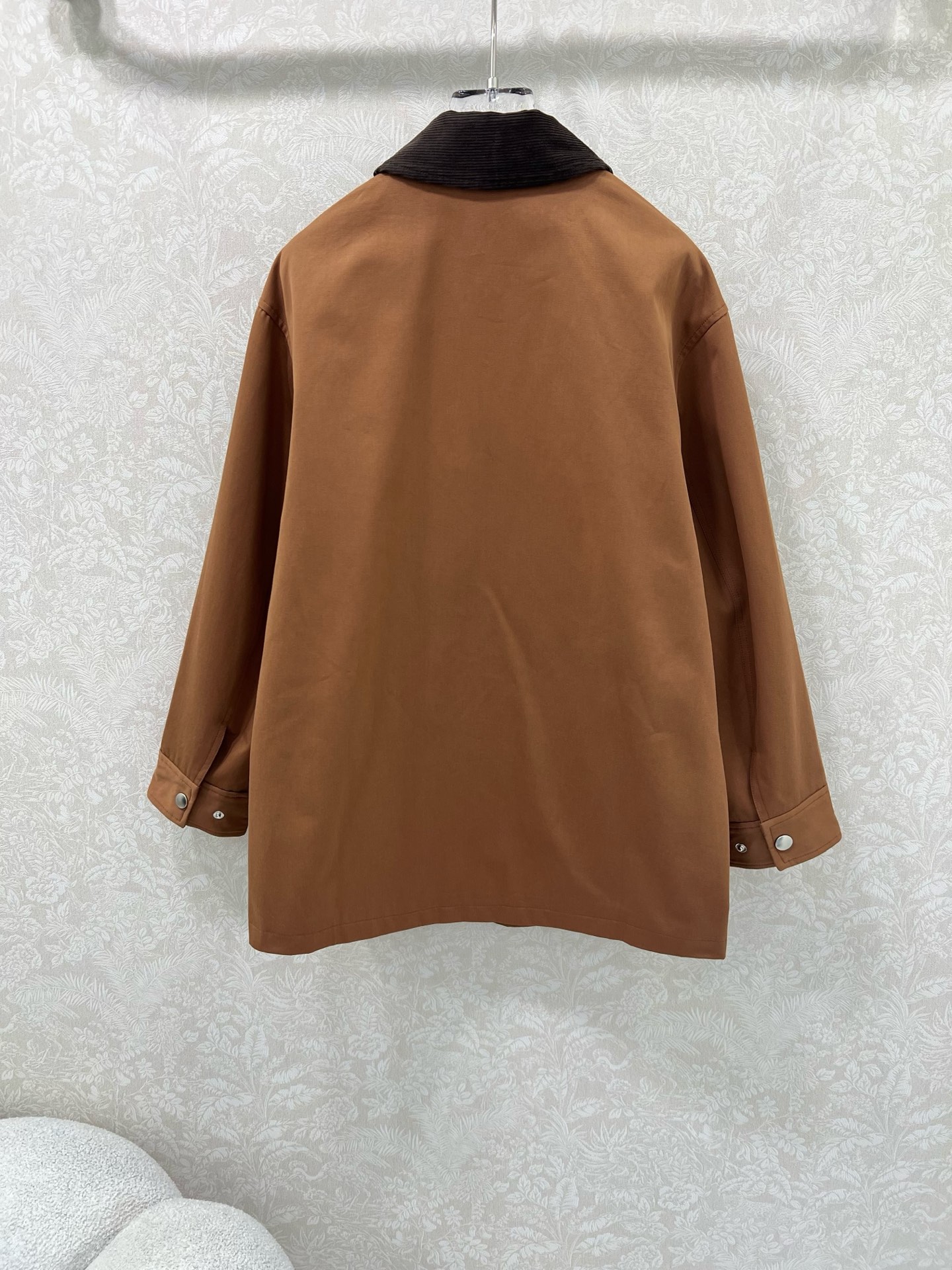 🔥🔥prad*25新款灯芯绒领翻领夹克外套  美拉德色系 单排扣经典三角标装饰 极简中透着高级，轮廓感超