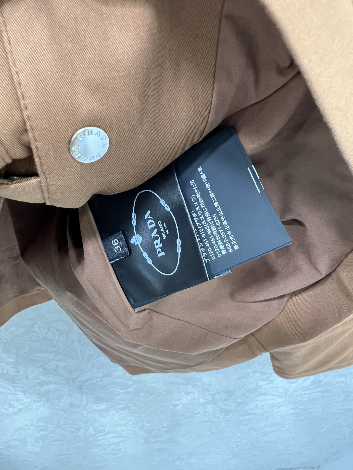 🔥🔥prad*25新款灯芯绒领翻领夹克外套  美拉德色系 单排扣经典三角标装饰 极简中透着高级，轮廓感超