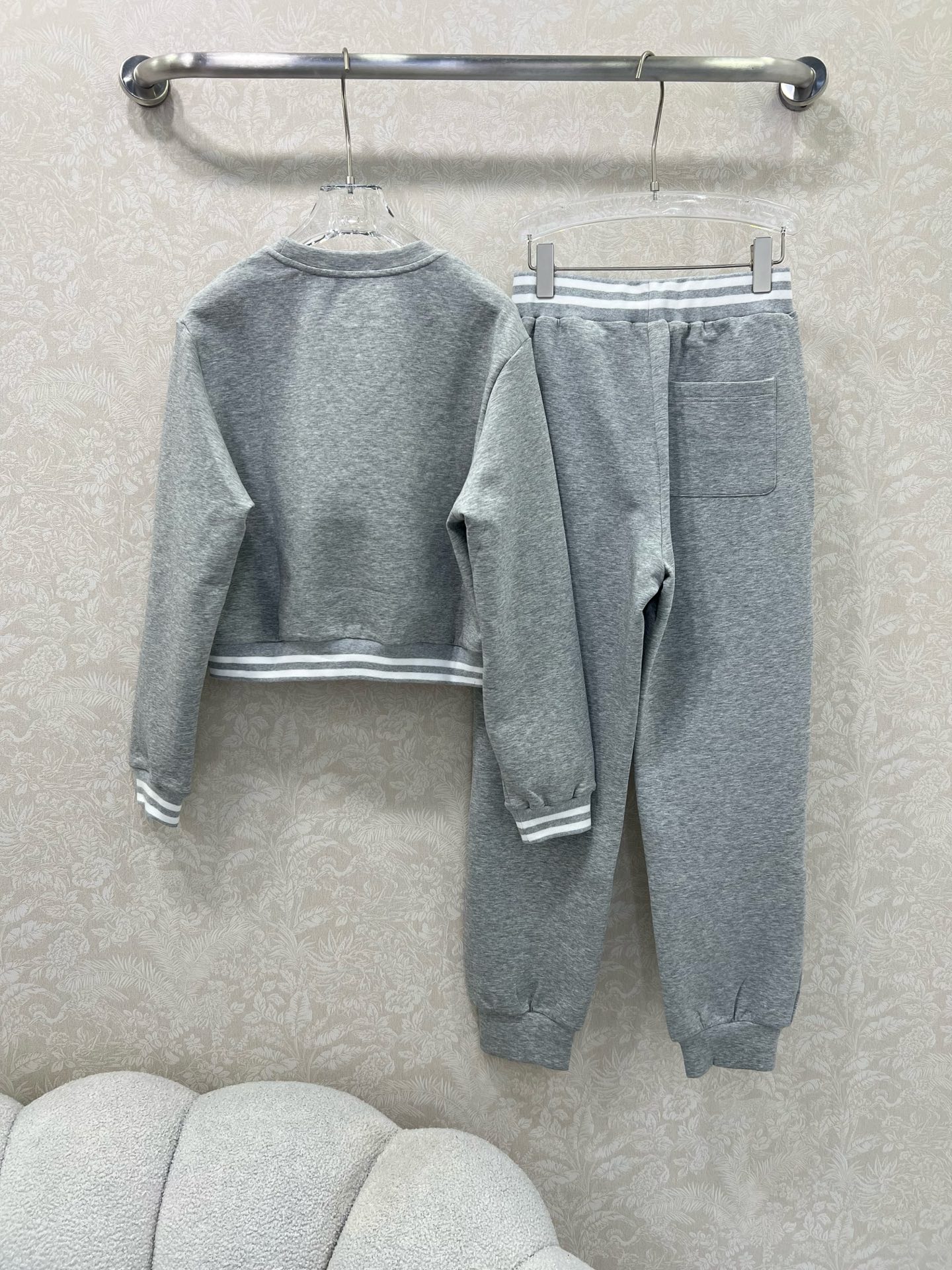 🔥🔥  CELIN*25早秋新款套装 圆领下摆织带卫衣➕束脚长裤的组合  上衣ce字母凯旋门logo印花