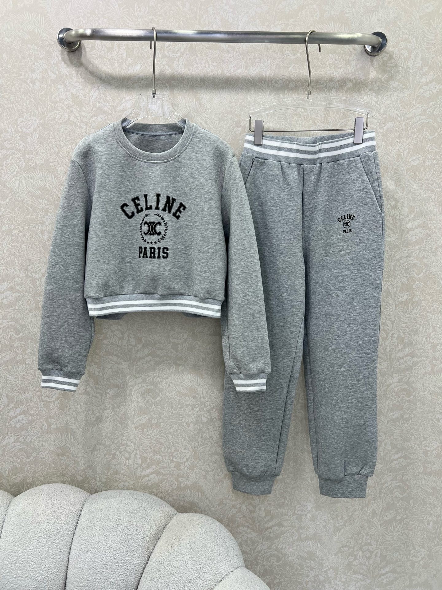 🔥🔥  CELIN*25早秋新款套装 圆领下摆织带卫衣➕束脚长裤的组合  上衣ce字母凯旋门logo印花