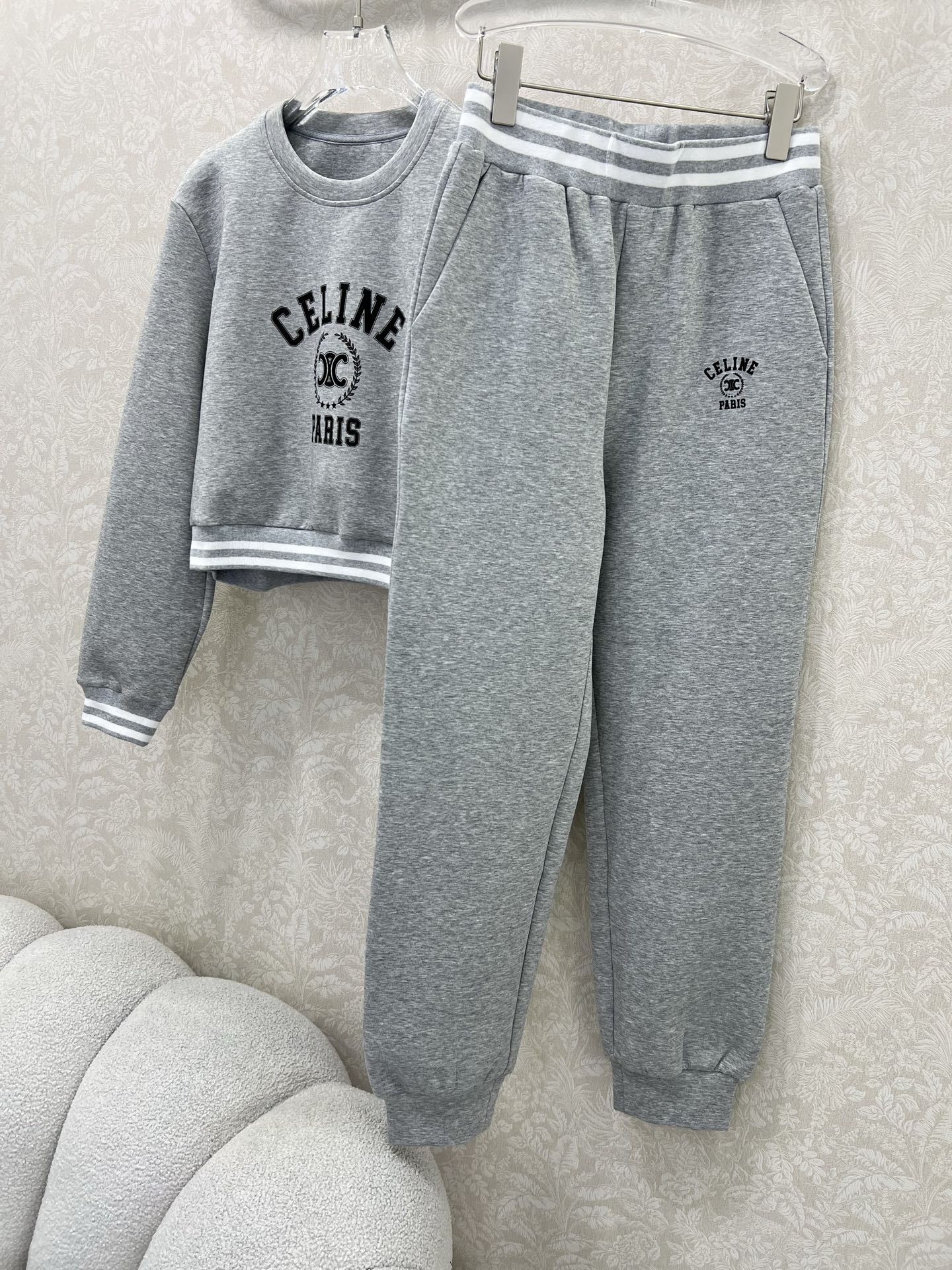 🔥🔥  CELIN*25早秋新款套装 圆领下摆织带卫衣➕束脚长裤的组合  上衣ce字母凯旋门logo印花