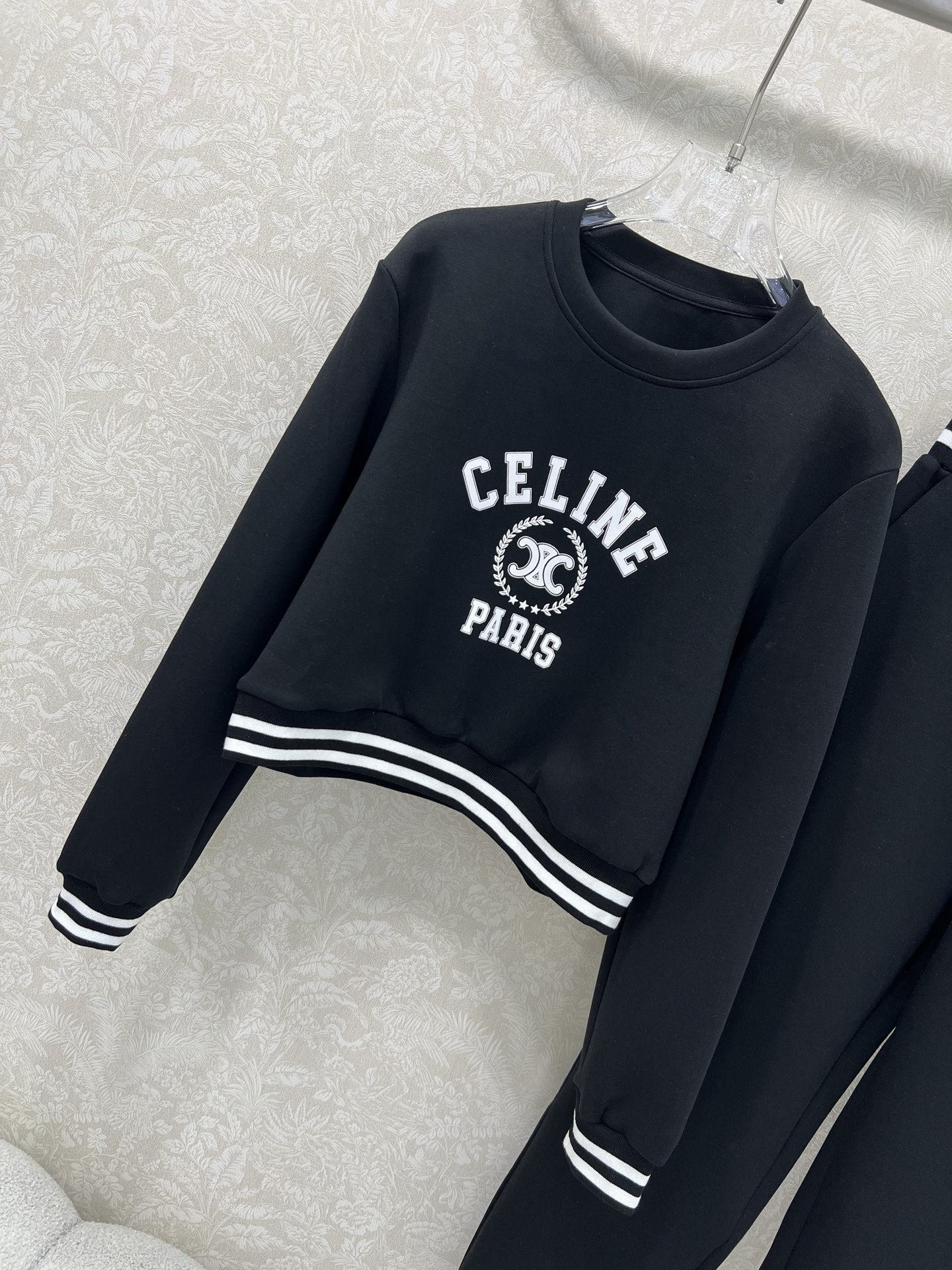 🔥🔥  CELIN*25早秋新款套装 圆领下摆织带卫衣➕束脚长裤的组合  上衣ce字母凯旋门logo印花