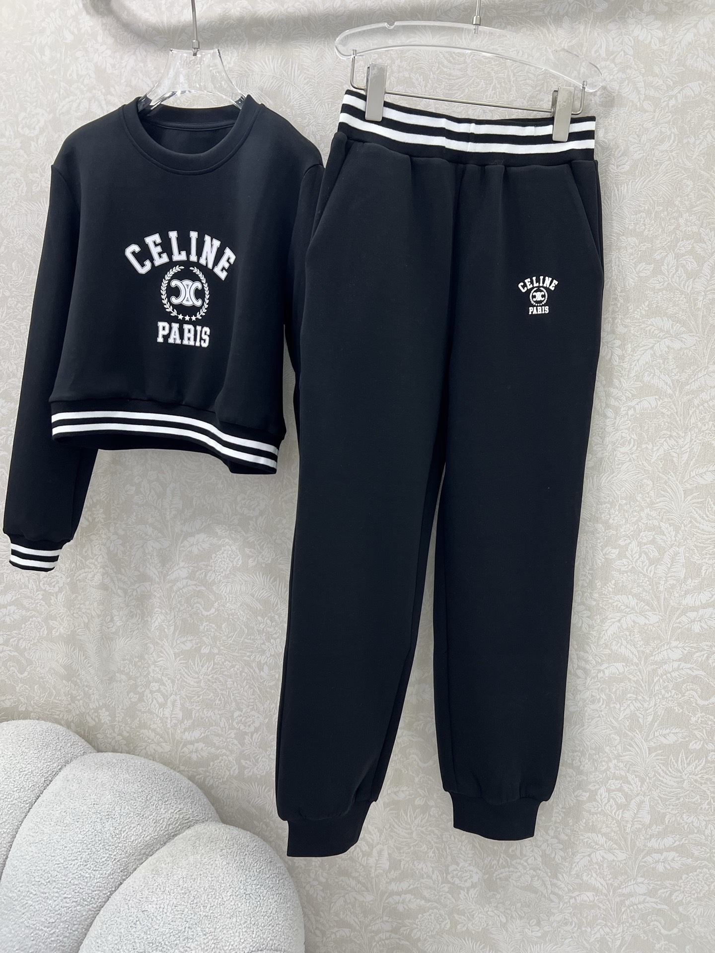 🔥🔥  CELIN*25早秋新款套装 圆领下摆织带卫衣➕束脚长裤的组合  上衣ce字母凯旋门logo印花