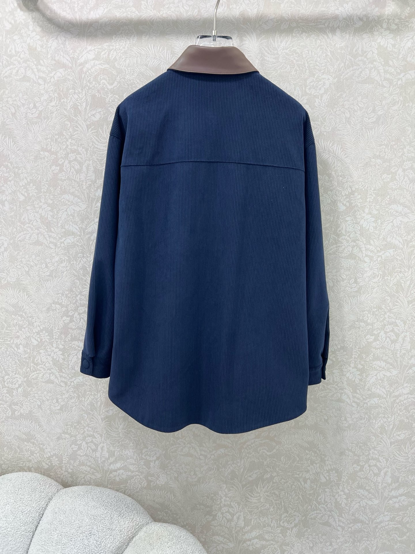 🔥🔥miumi*25新款灯芯绒皮翻领衬衣外套  miu系少女穿搭 pu皮领极简中透着高级，灯芯绒条纹轮廓