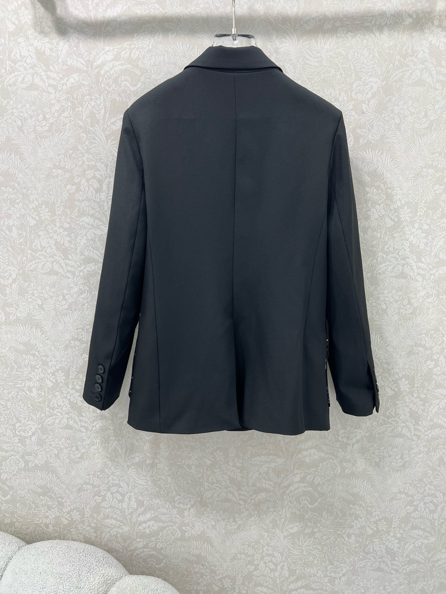 🔥🔥chan*l 25新款西装外套 西服面料挺度质感都在线 胸前口袋双c logo装饰 内衬撞色珠宝花朵