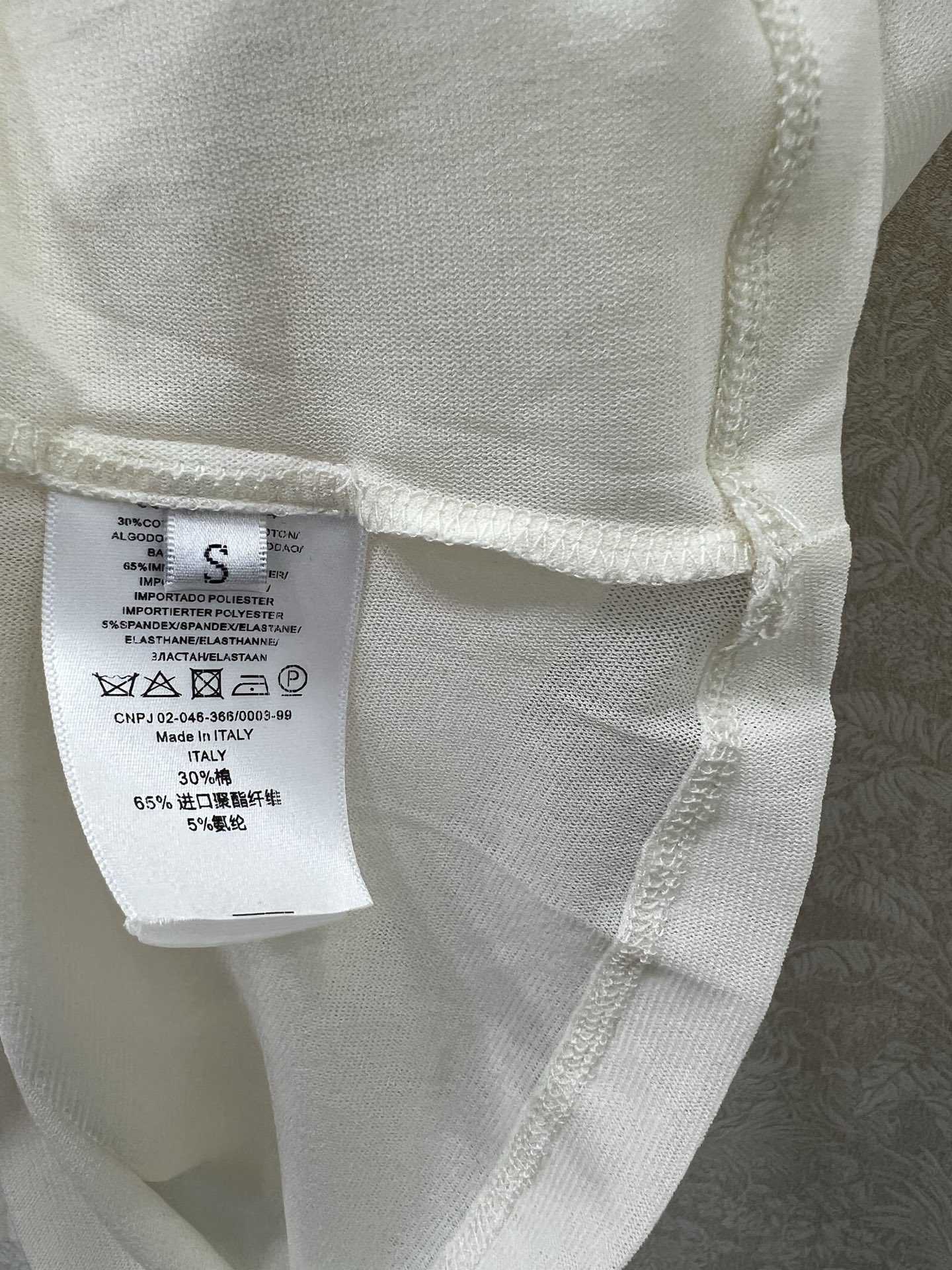 🔥🔥miumi*25新款网纱打底 微微堆领打底上衣  胸前经典logo贴标 网纱面料柔软亲肤 前片双层不