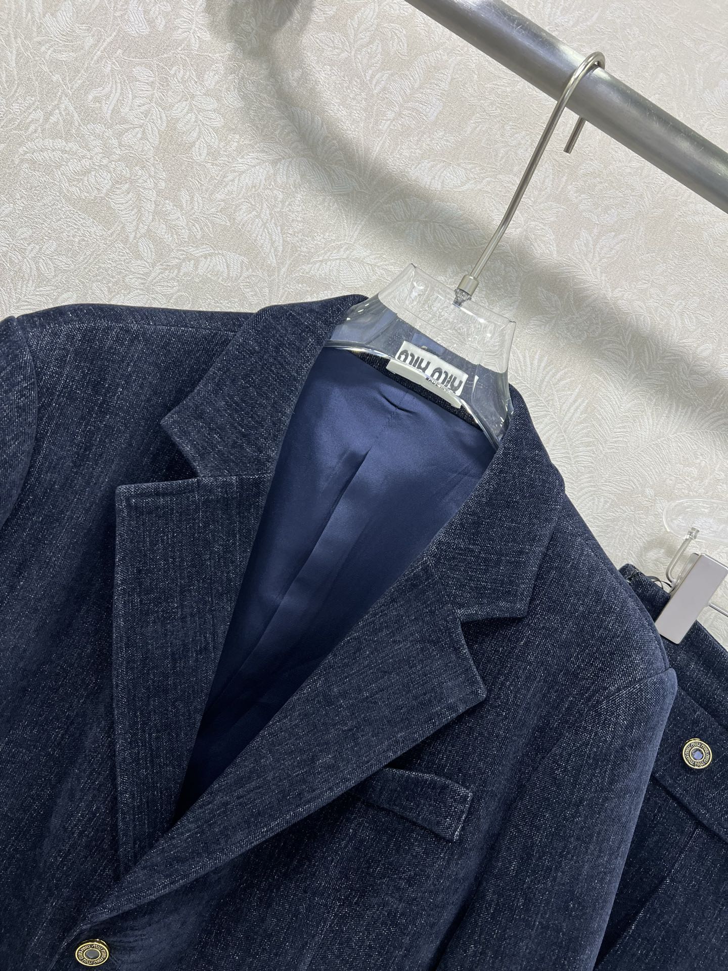 外套细节🔥🔥 miumi* 25新款套装 磨毛西装外套➕百褶半裙  超火爆的miu系老钱风穿搭 定制mi