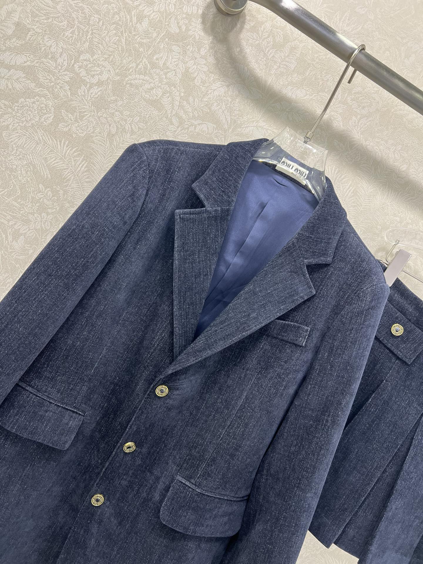 外套细节🔥🔥 miumi* 25新款套装 磨毛西装外套➕百褶半裙  超火爆的miu系老钱风穿搭 定制mi