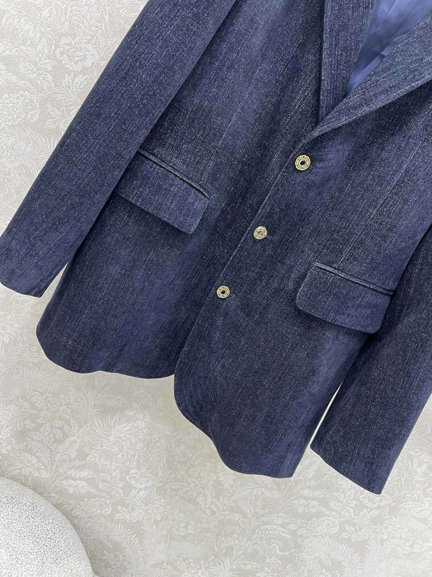 外套细节🔥🔥 miumi* 25新款套装 磨毛西装外套➕百褶半裙  超火爆的miu系老钱风穿搭 定制mi