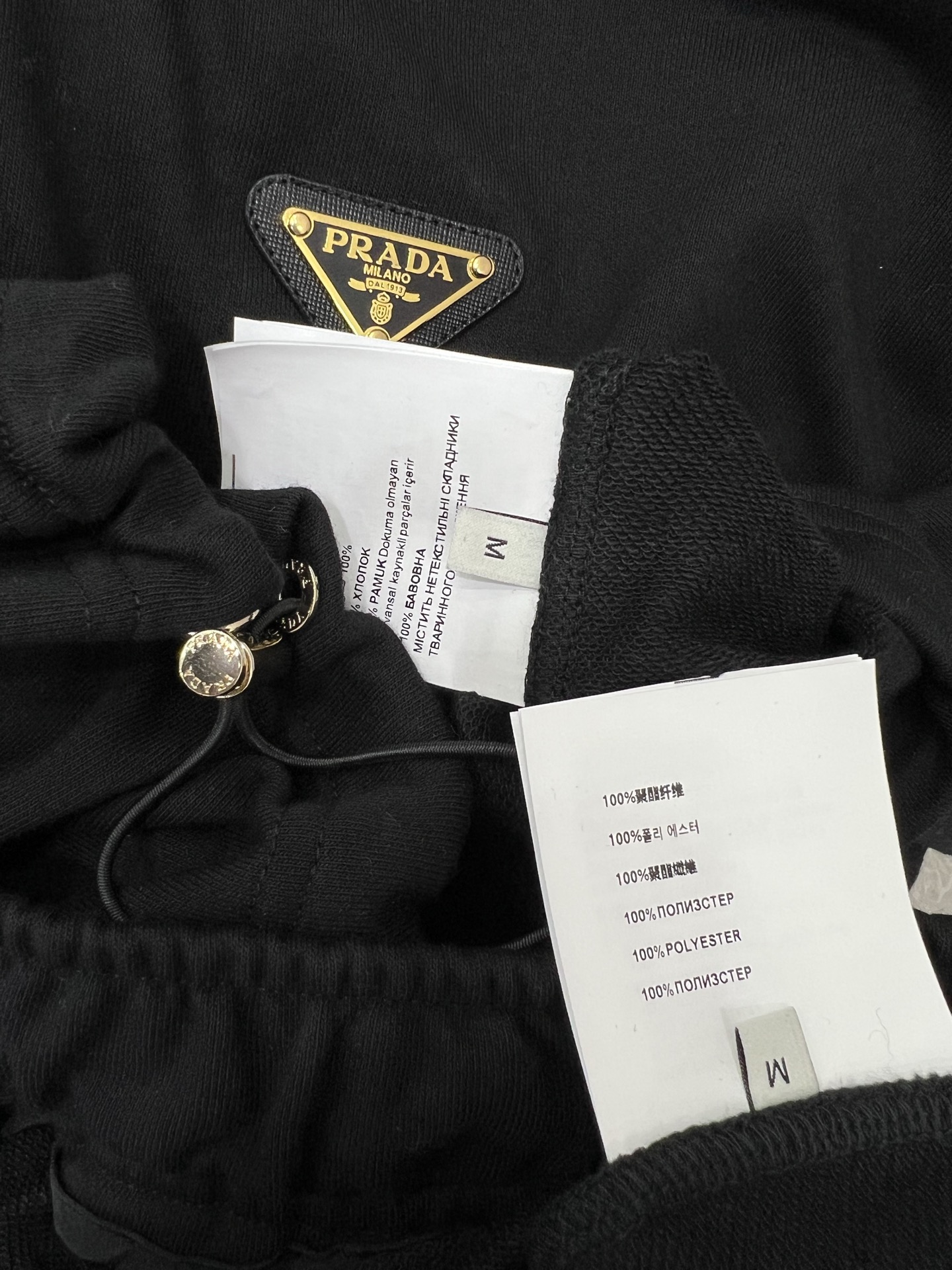 🔥🔥  PRAD*25早秋新款套装 连帽卫衣➕束脚长裤的组合  上衣经典三角标休闲复古又时髦 简约的线条