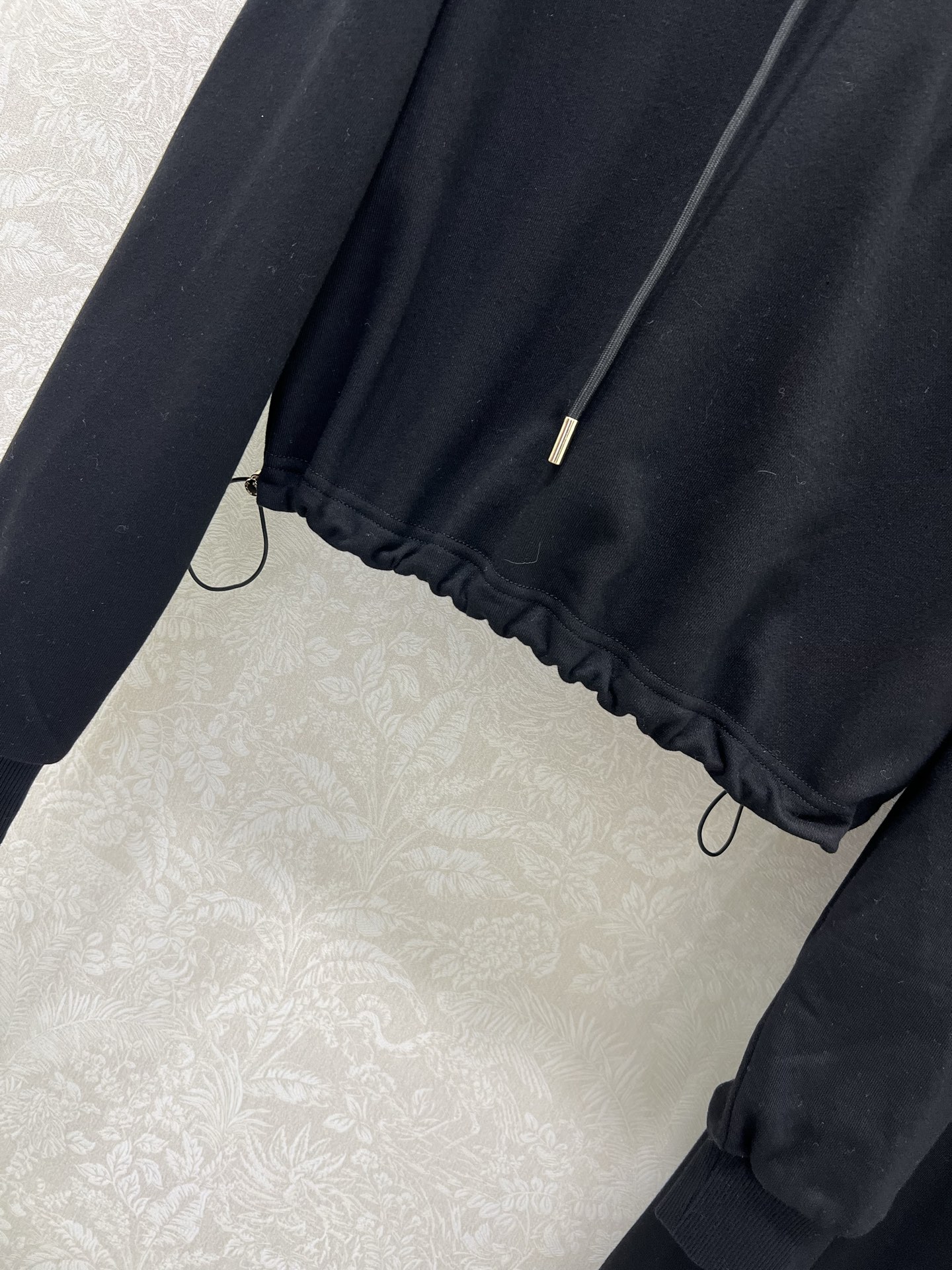 🔥🔥  PRAD*25早秋新款套装 连帽卫衣➕束脚长裤的组合  上衣经典三角标休闲复古又时髦 简约的线条