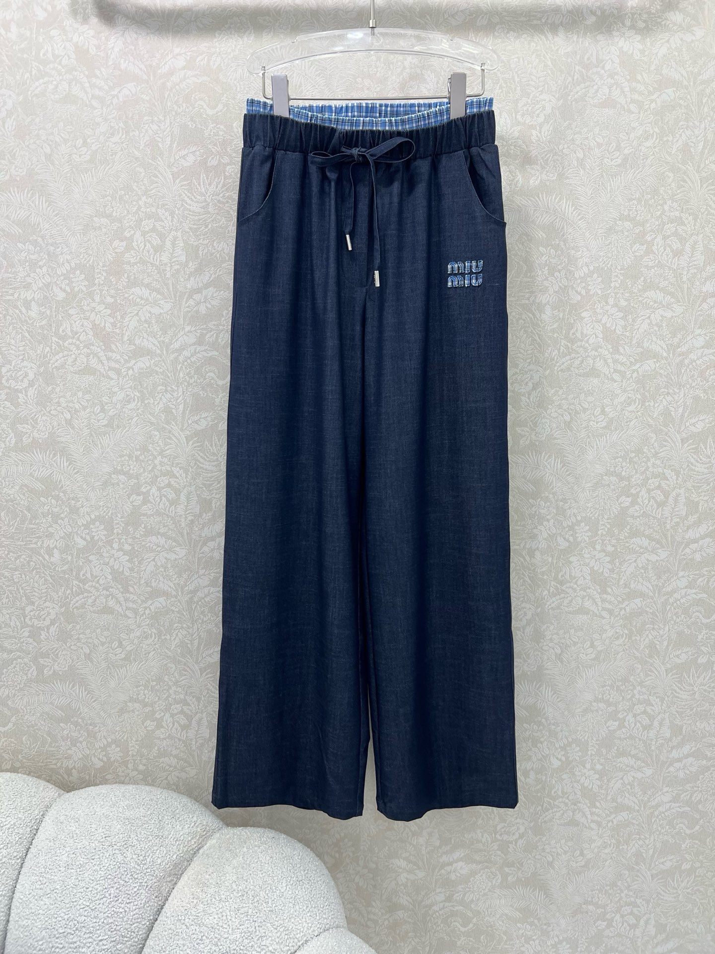 🔥🔥miumi*25新款拼蓝格抽绳阔腿长裤 超火爆的蓝格子系列 撞色蓝格子双腰头设计 裤身刺绣字母log