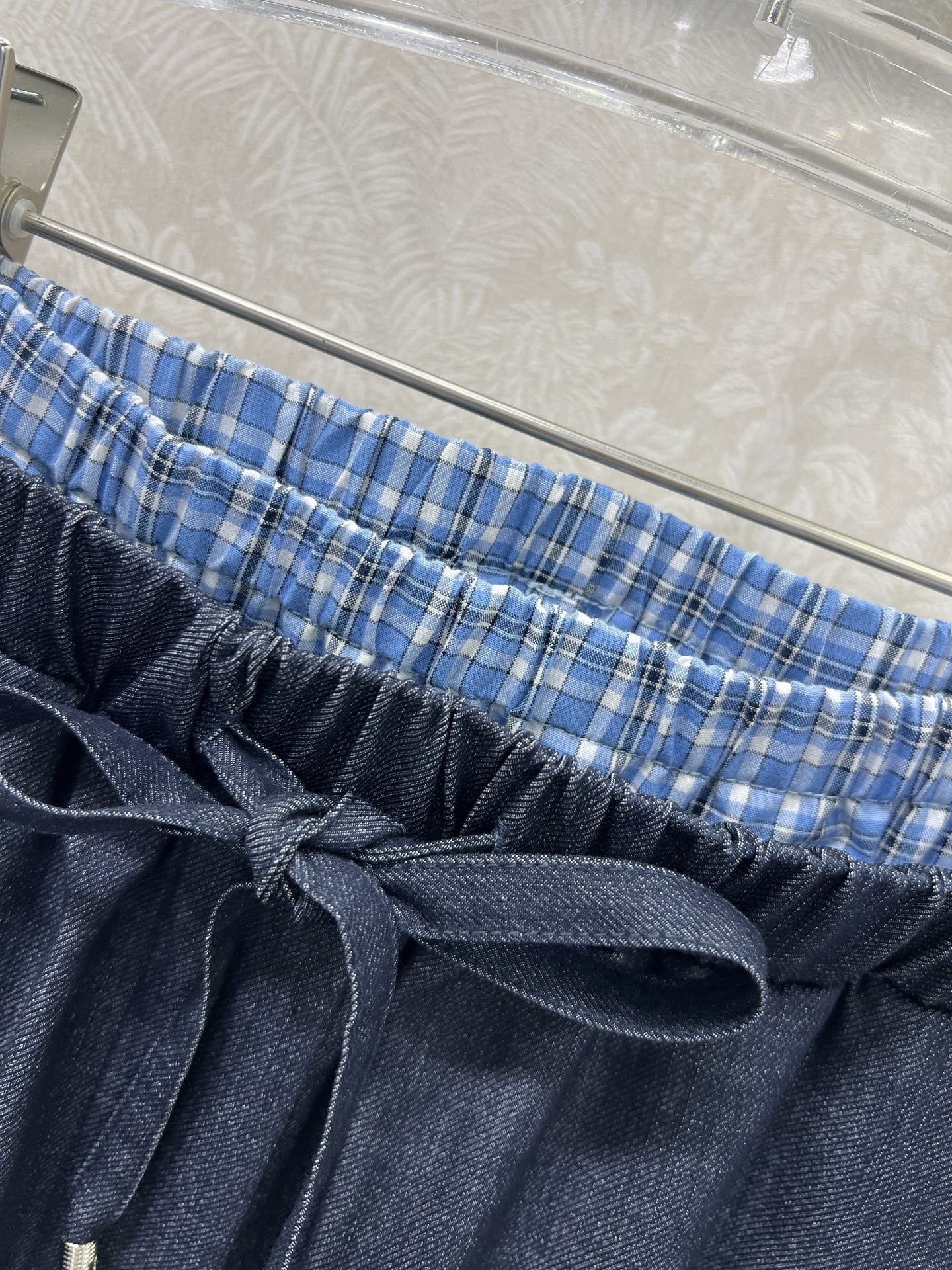 🔥🔥miumi*25新款拼蓝格抽绳阔腿长裤 超火爆的蓝格子系列 撞色蓝格子双腰头设计 裤身刺绣字母log