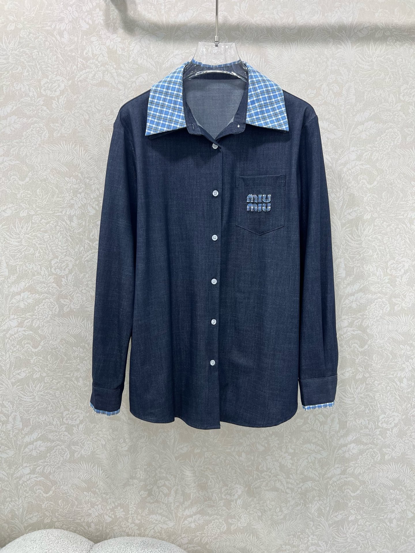 🔥🔥miumi*25新款拼蓝格翻领长袖衬衣 超火爆的蓝格子系列 胸前口袋字母刺绣徽标 撞色polo领单排