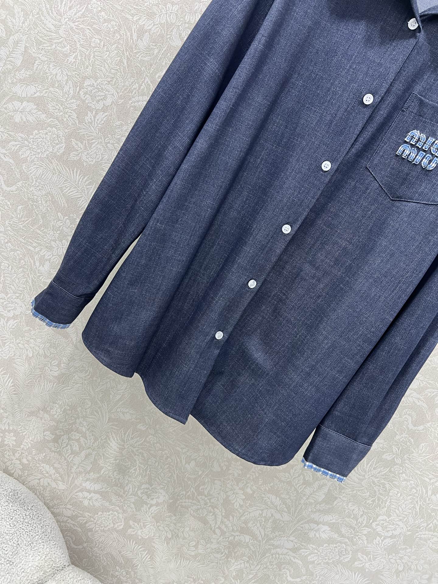 🔥🔥miumi*25新款拼蓝格翻领长袖衬衣 超火爆的蓝格子系列 胸前口袋字母刺绣徽标 撞色polo领单排