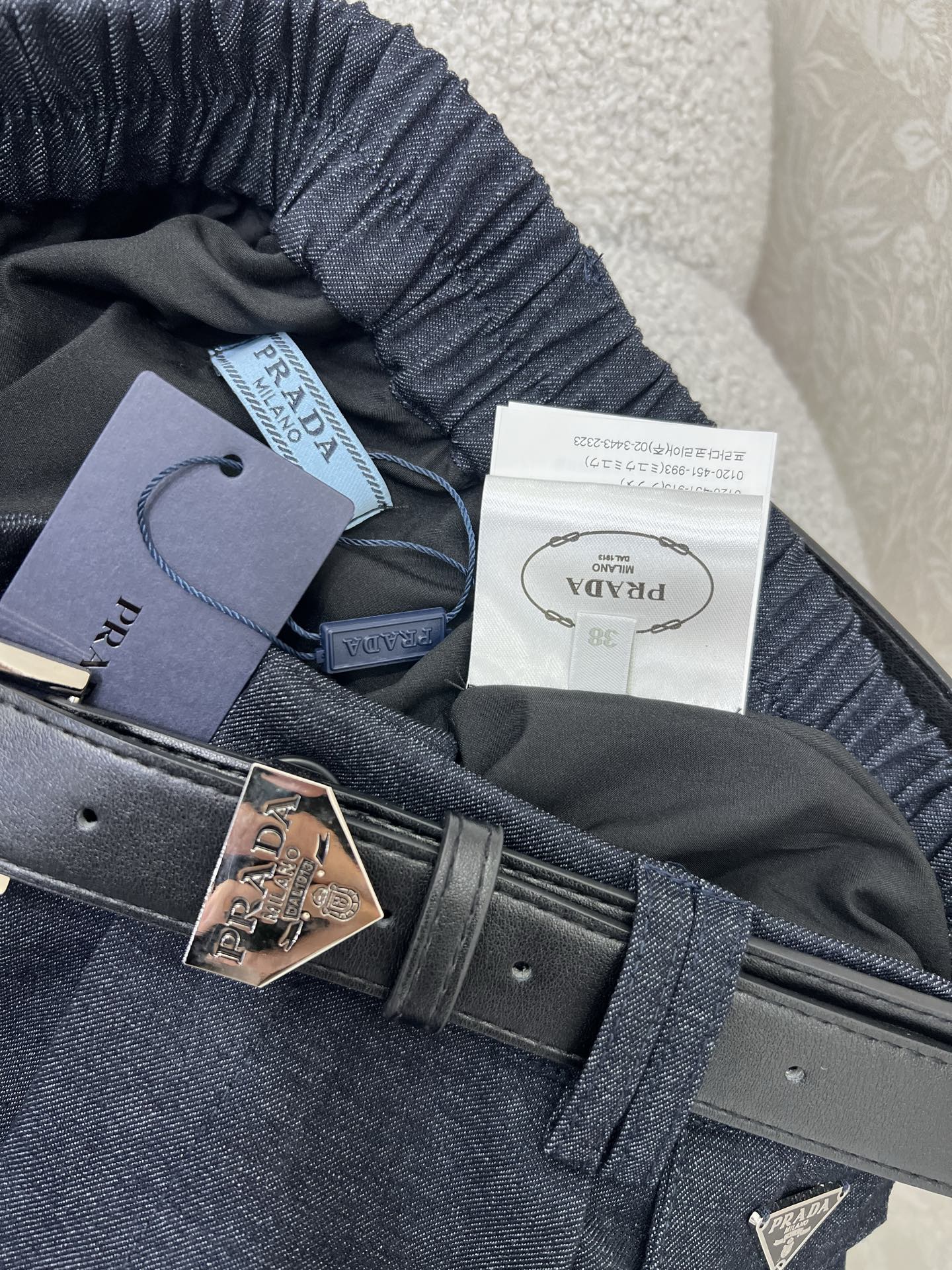 🔥🔥prad*25新款腰带半裙  纯色清爽干净  搭配定制腰带 今年超流行的工装风 版型休闲又显腿直 腰