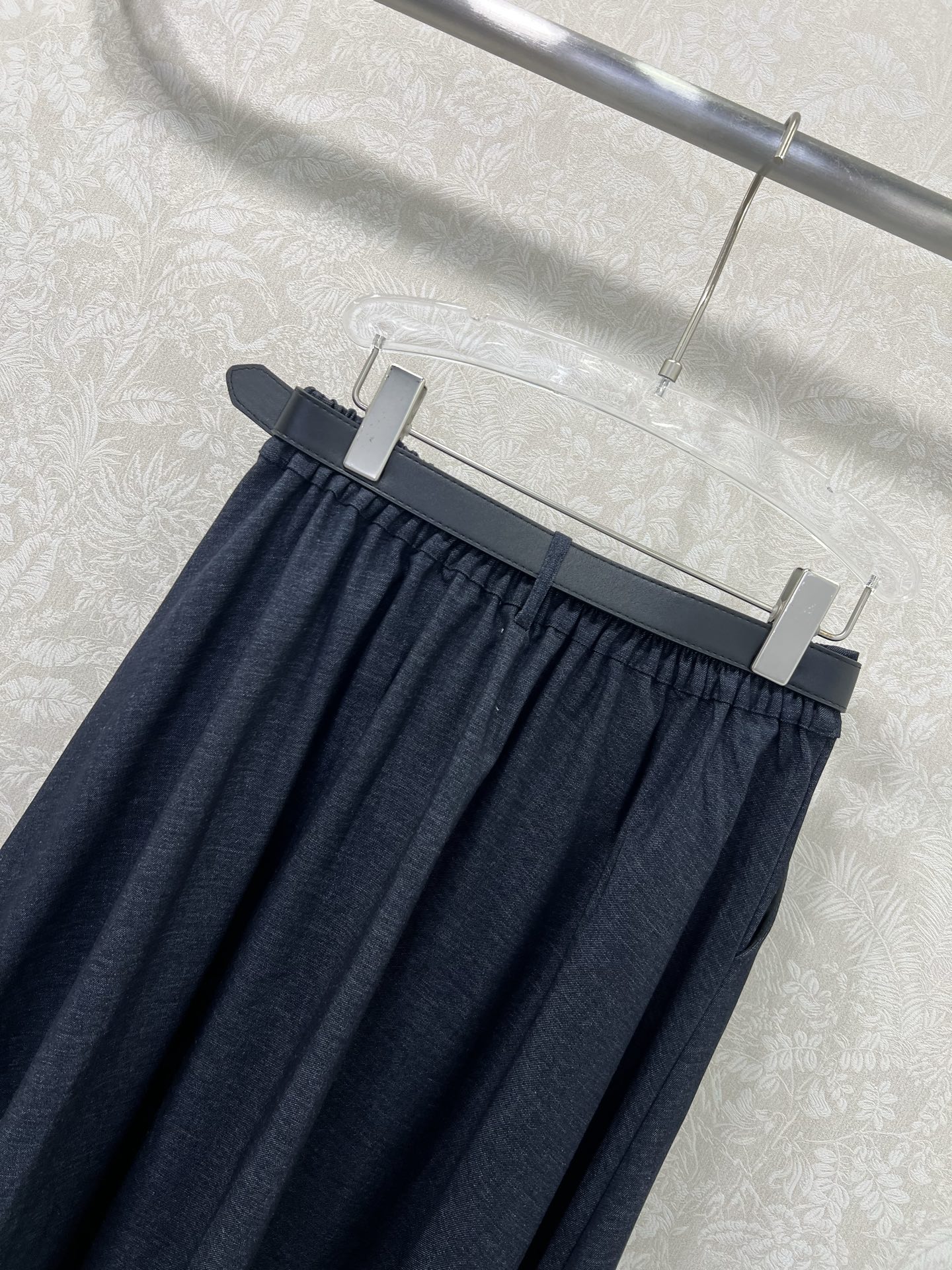 🔥🔥prad*25新款腰带半裙  纯色清爽干净  搭配定制腰带 今年超流行的工装风 版型休闲又显腿直 腰