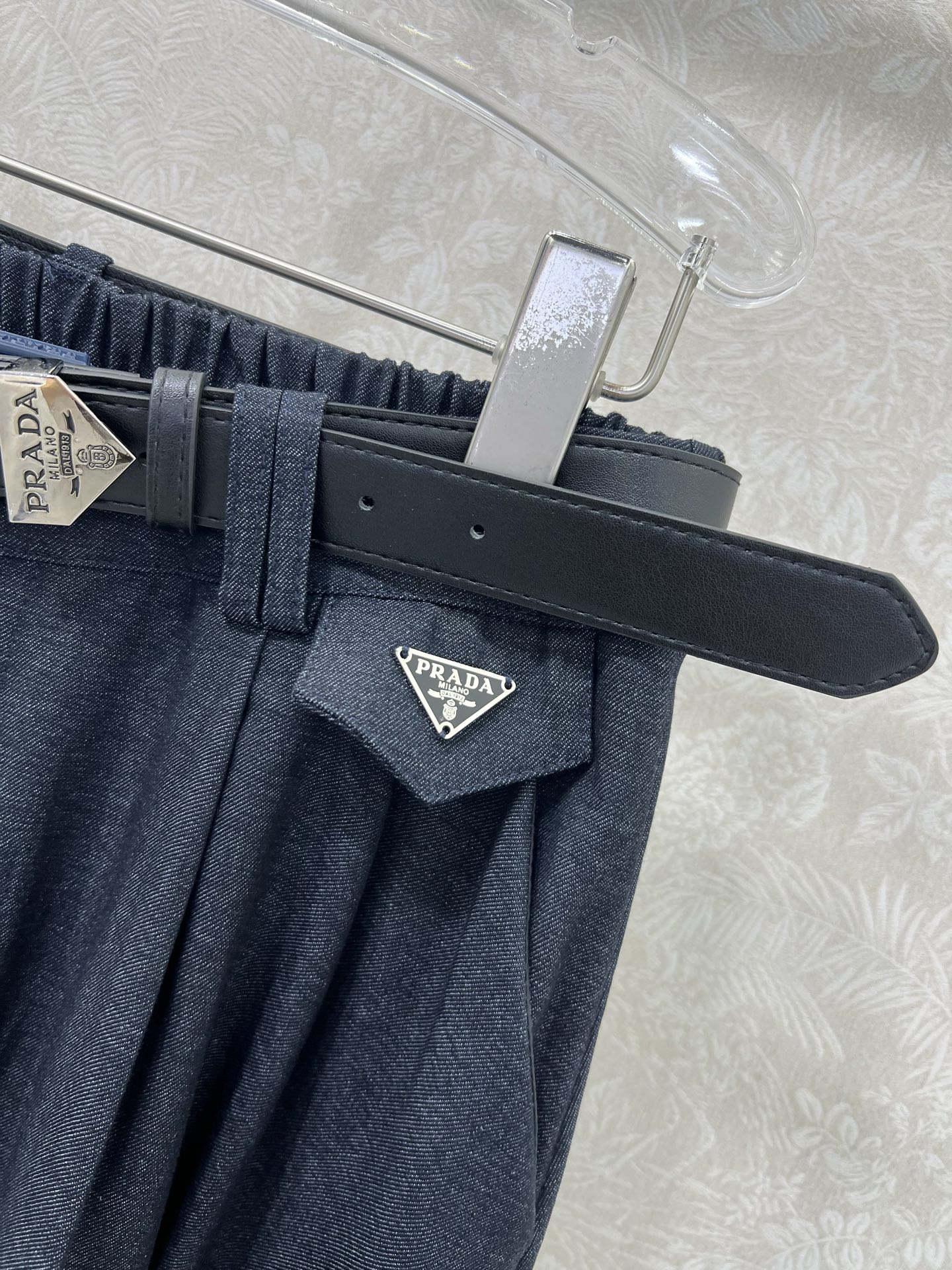 🔥🔥prad*25新款腰带半裙  纯色清爽干净  搭配定制腰带 今年超流行的工装风 版型休闲又显腿直 腰