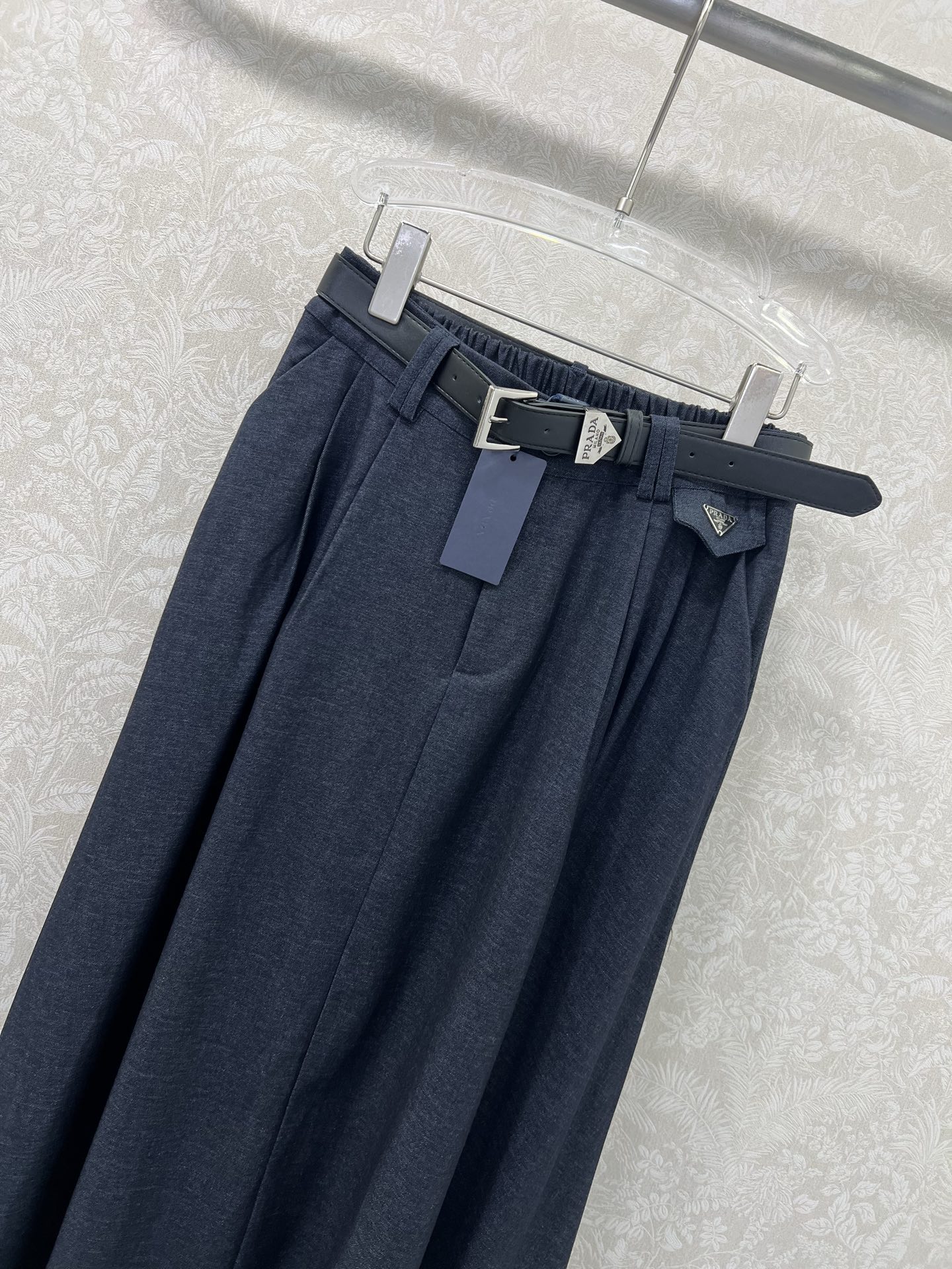 🔥🔥prad*25新款腰带半裙  纯色清爽干净  搭配定制腰带 今年超流行的工装风 版型休闲又显腿直 腰