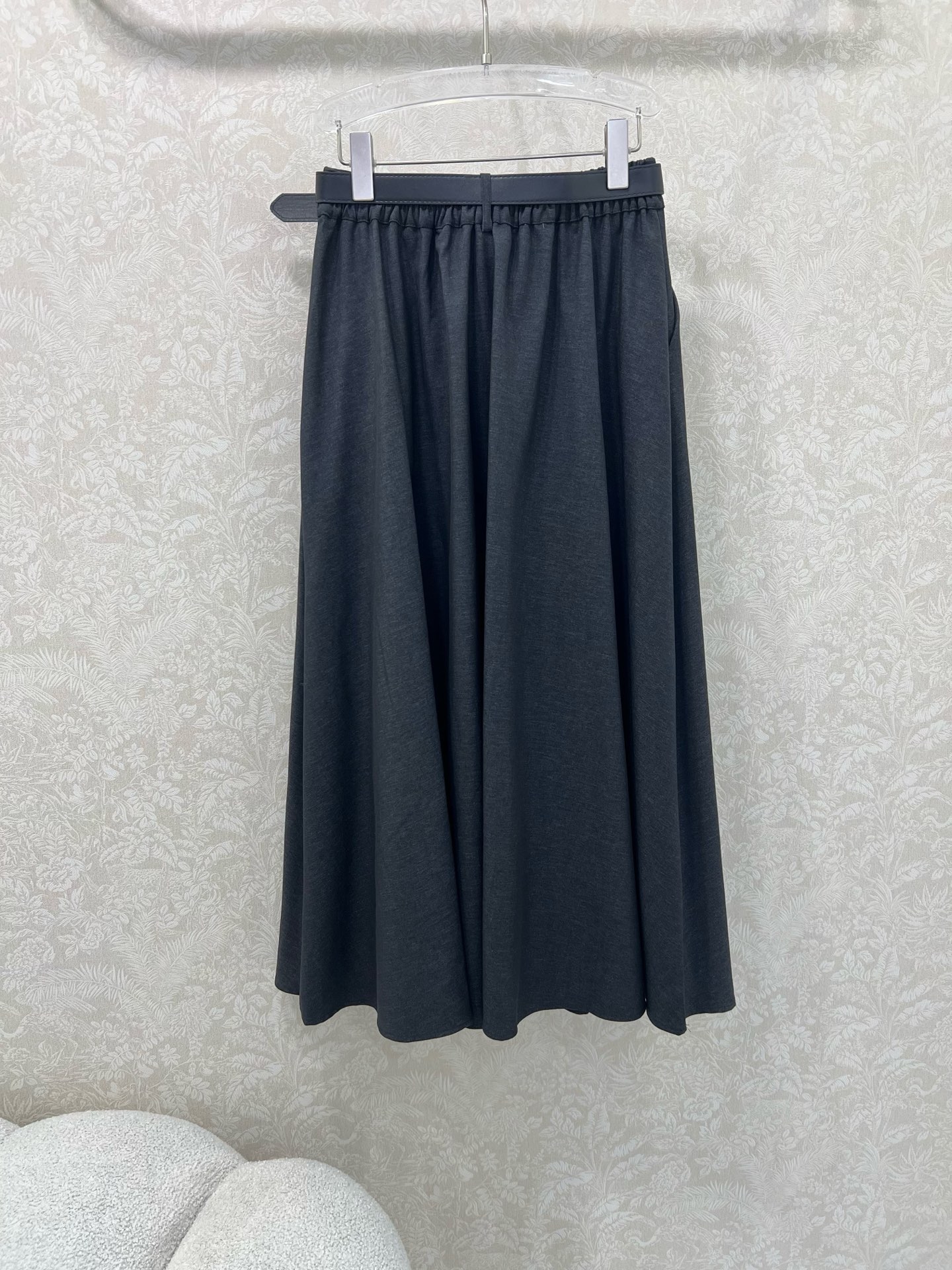 🔥🔥prad*25新款腰带半裙  纯色清爽干净  搭配定制腰带 今年超流行的工装风 版型休闲又显腿直 腰