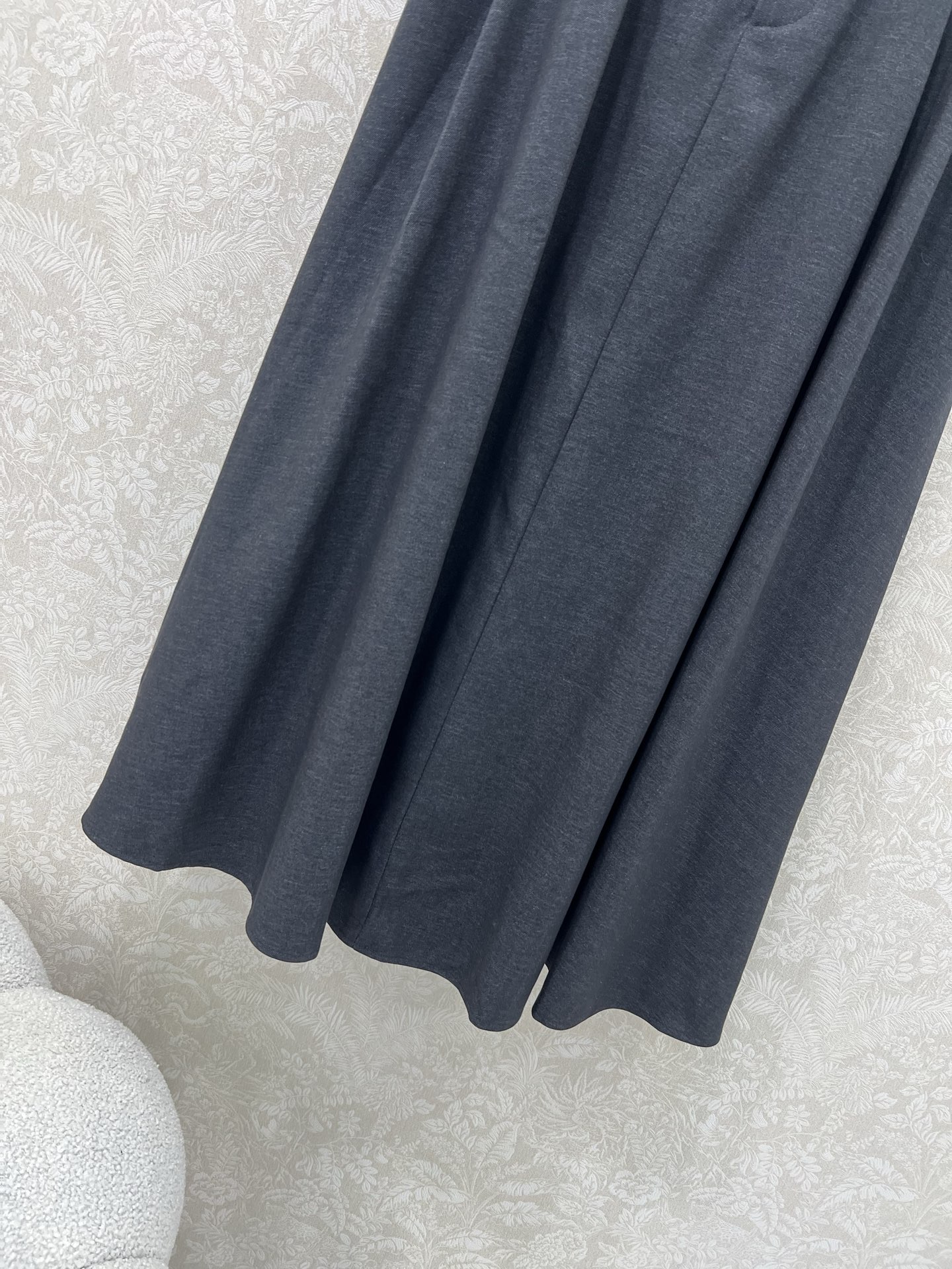 🔥🔥prad*25新款腰带半裙  纯色清爽干净  搭配定制腰带 今年超流行的工装风 版型休闲又显腿直 腰