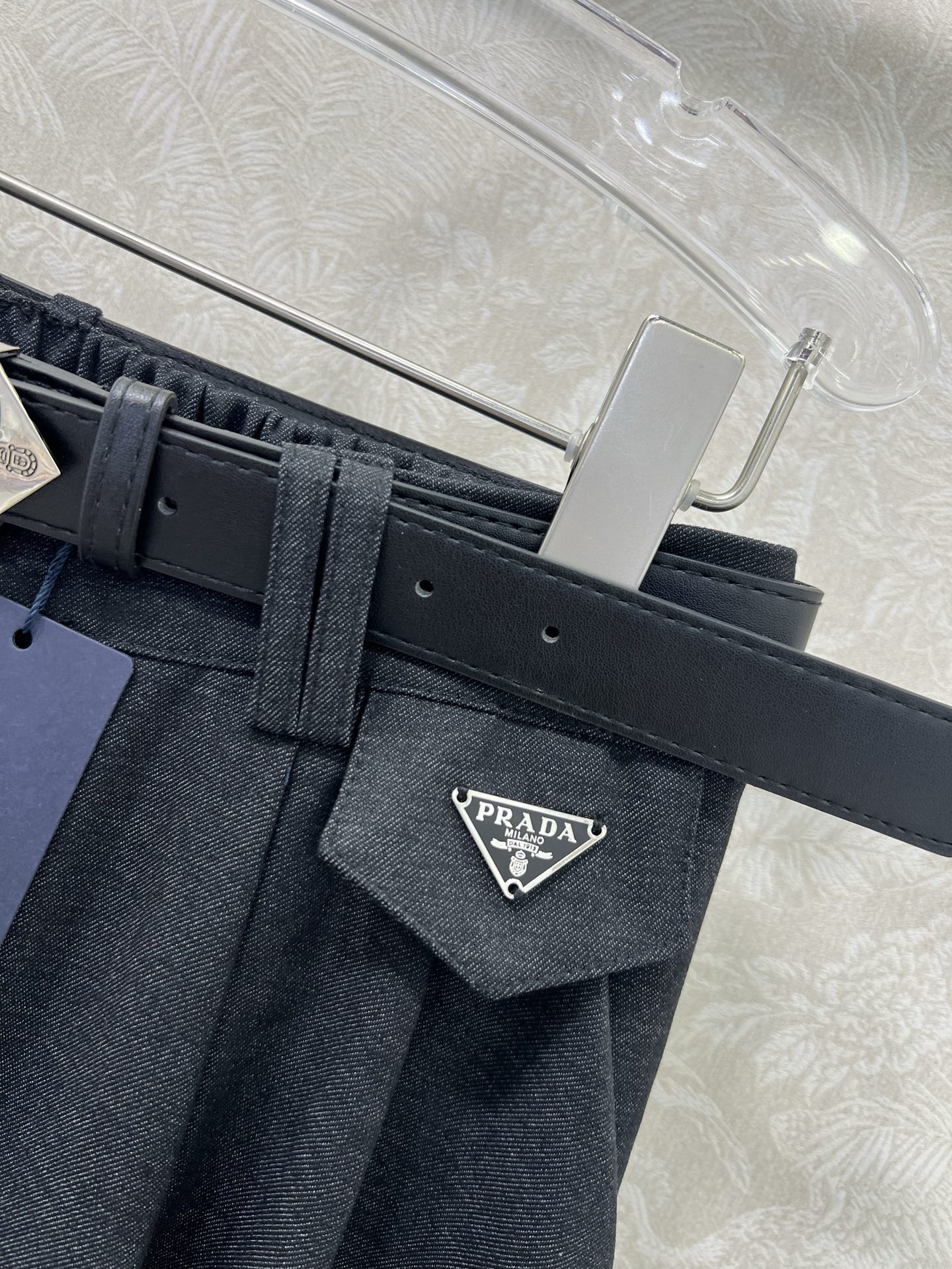 🔥🔥prad*25新款腰带半裙  纯色清爽干净  搭配定制腰带 今年超流行的工装风 版型休闲又显腿直 腰